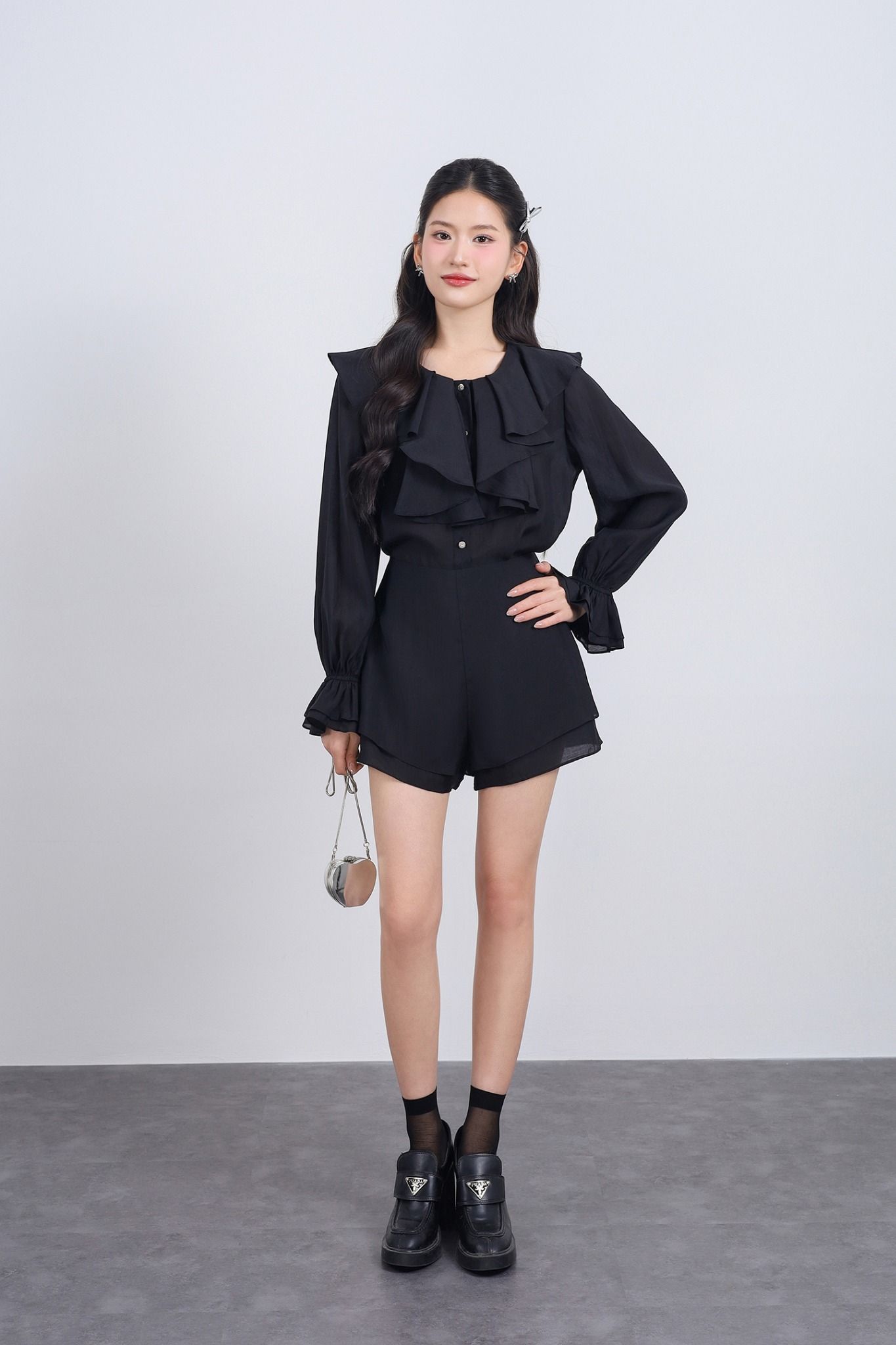 BAS13458 - Áo sơ mi vải tơ dáng suông cổ tròn phối viền bèo thân áo đính khuy đá tạo kiểu - JAN.