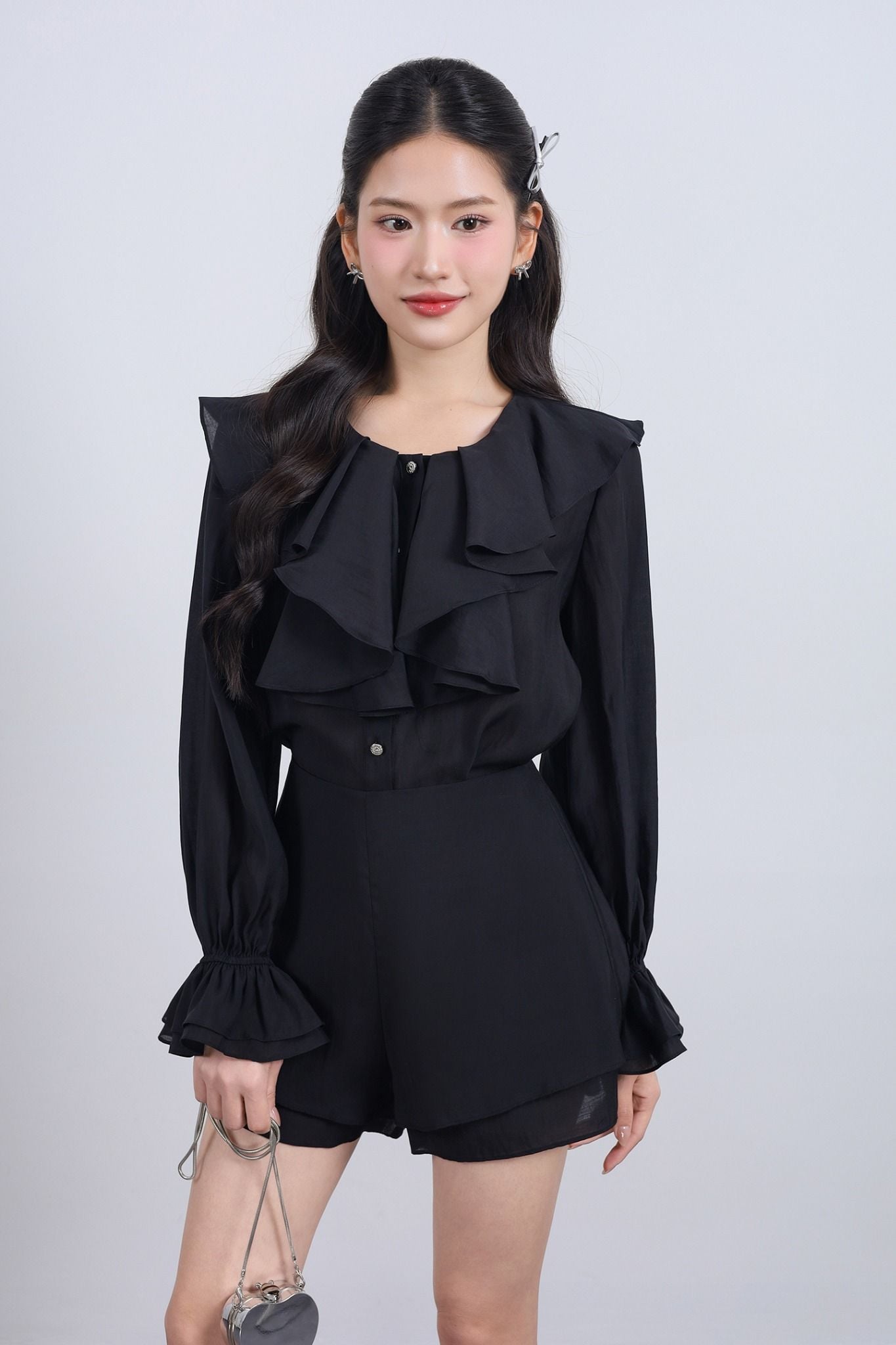 BQN13458 - Quần short vải tơ dáng suông gấu quần xếp tầng tạo kiểu khoá thân sau - JAN.