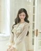 BAS13458 - Áo sơ mi vải tơ dáng suông cổ tròn phối viền bèo thân áo đính khuy đá tạo kiểu - JAN.