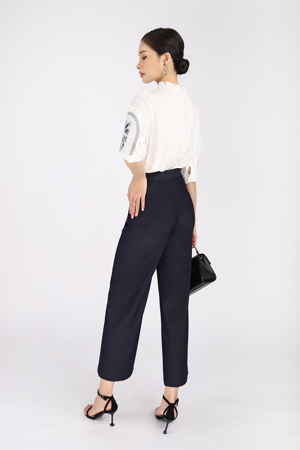 BAS32483 - Áo sơ mi chất liệu thô cổ bèo tay họa tiết - PANTIO