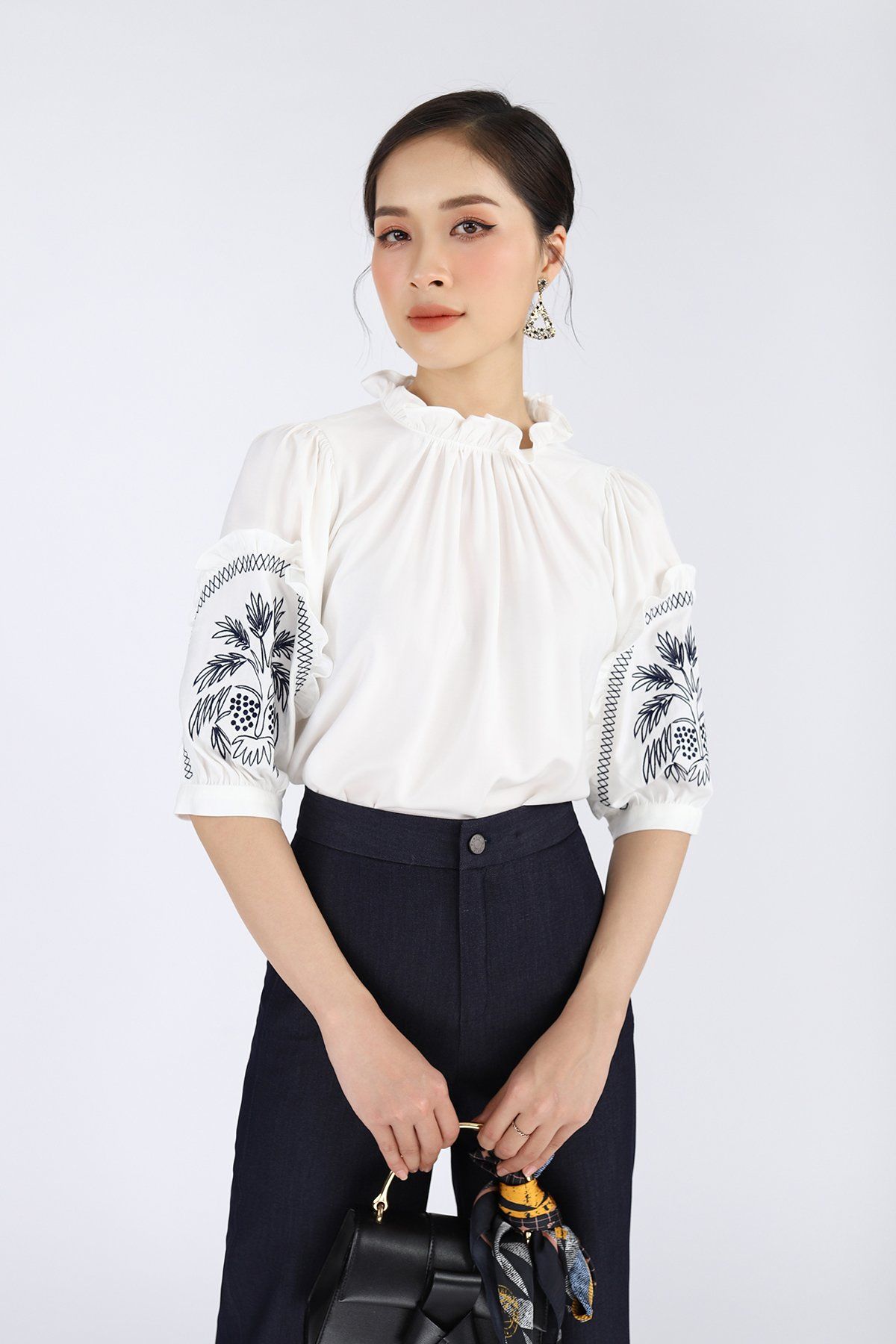 BAS32483 - Áo sơ mi chất liệu thô cổ bèo tay họa tiết - PANTIO