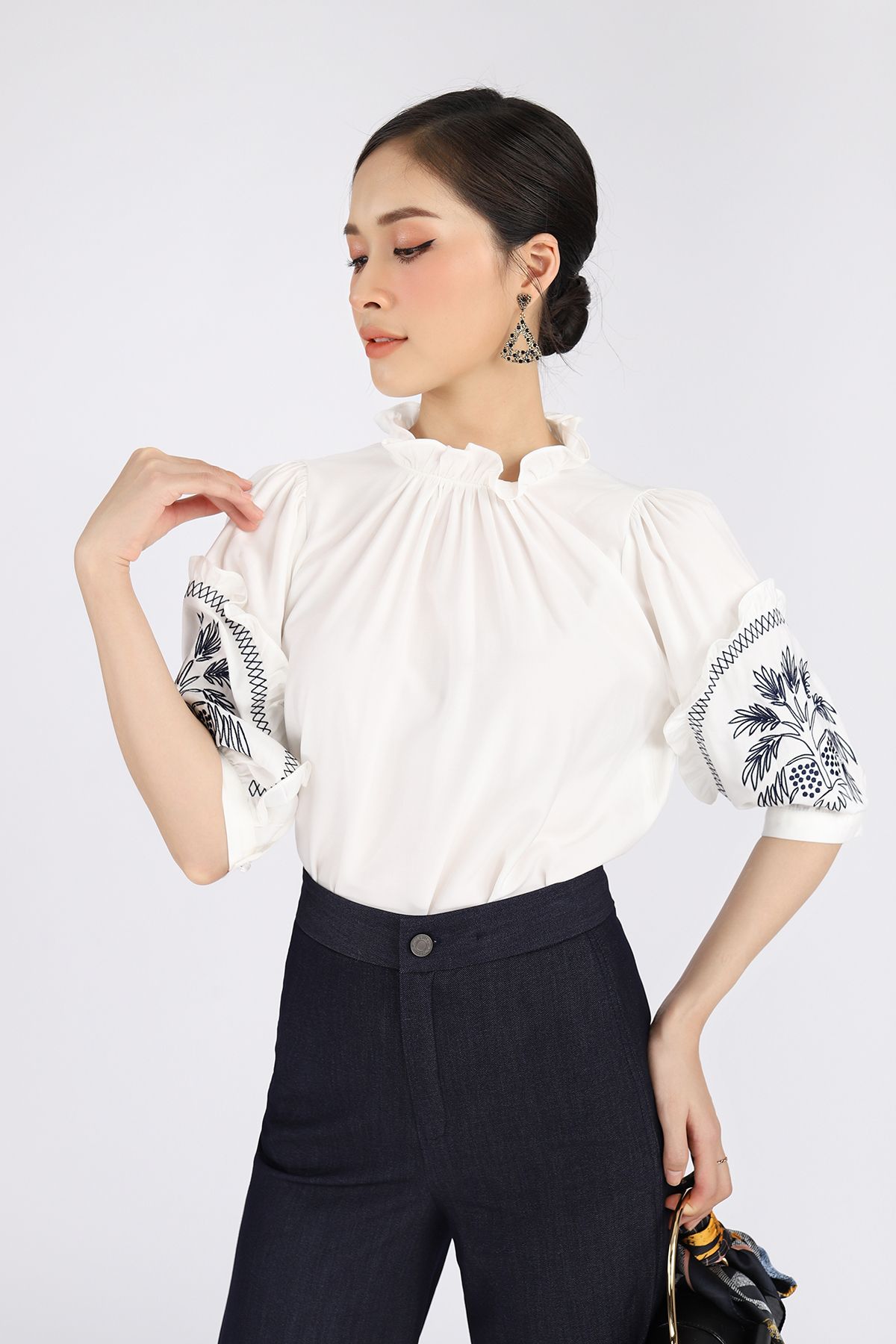 BAS32483 - Áo sơ mi chất liệu thô cổ bèo tay họa tiết - PANTIO