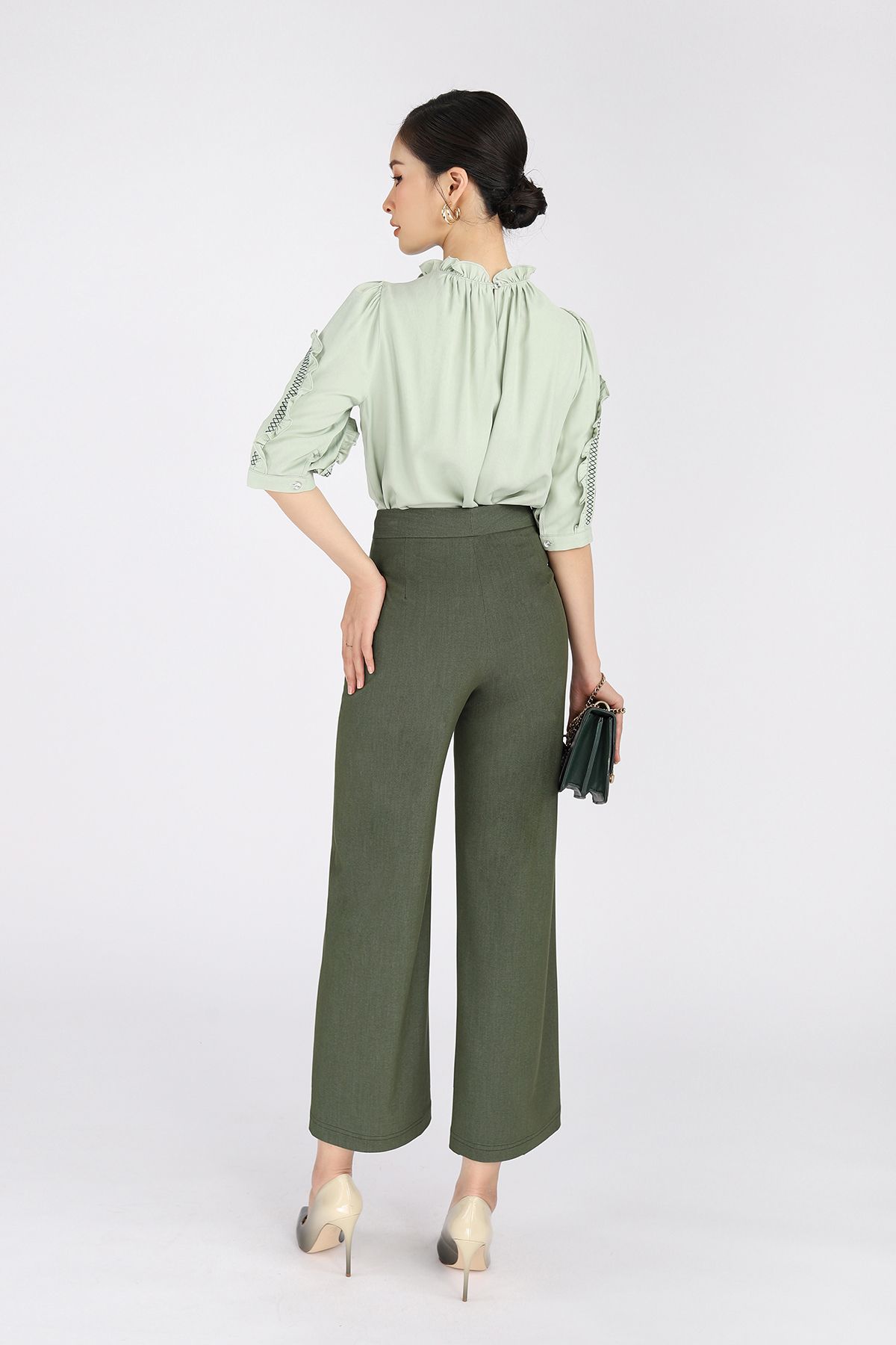 BAS32483 - Áo sơ mi chất liệu thô cổ bèo tay họa tiết - PANTIO