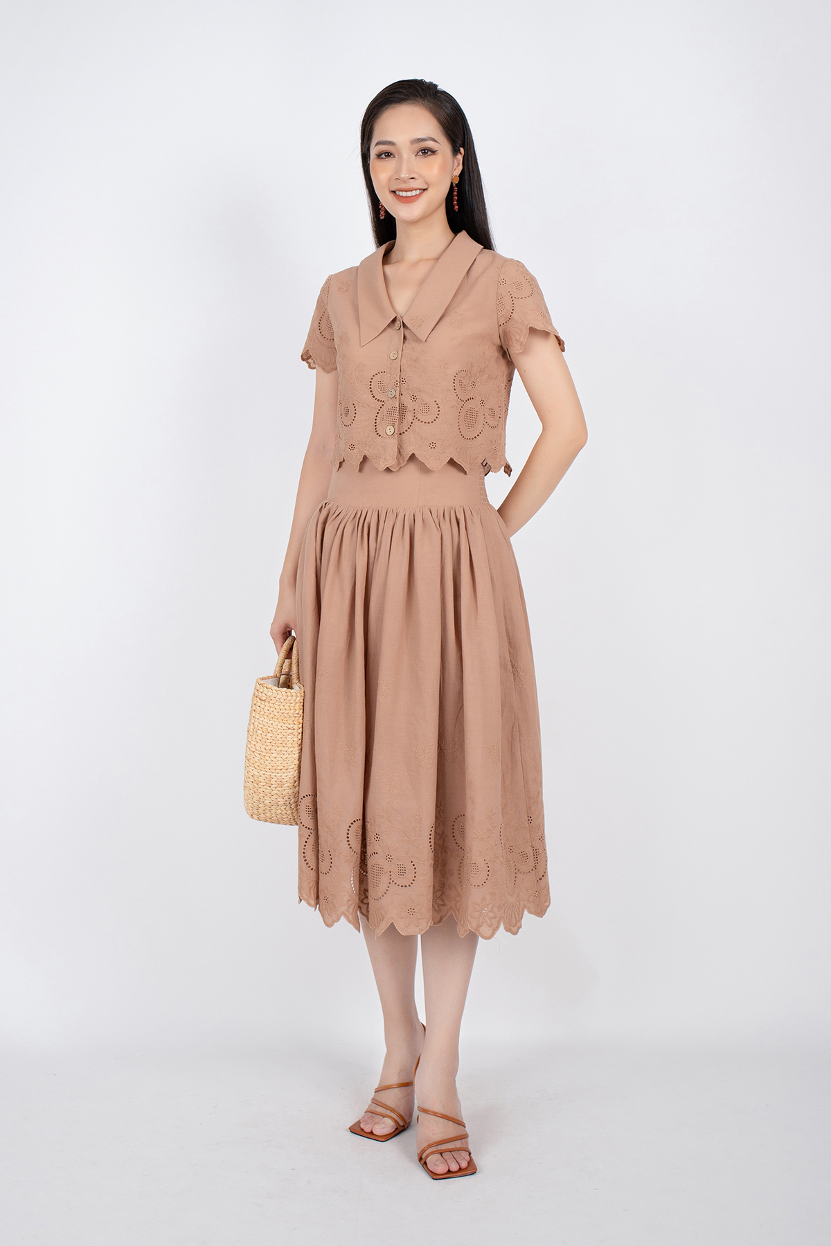 BJD32621 - tylekeo88ax midi vải thô dáng xòe chân thêu họa tiết cạp sau chạy smocking - tỷ lệ kèo 8899