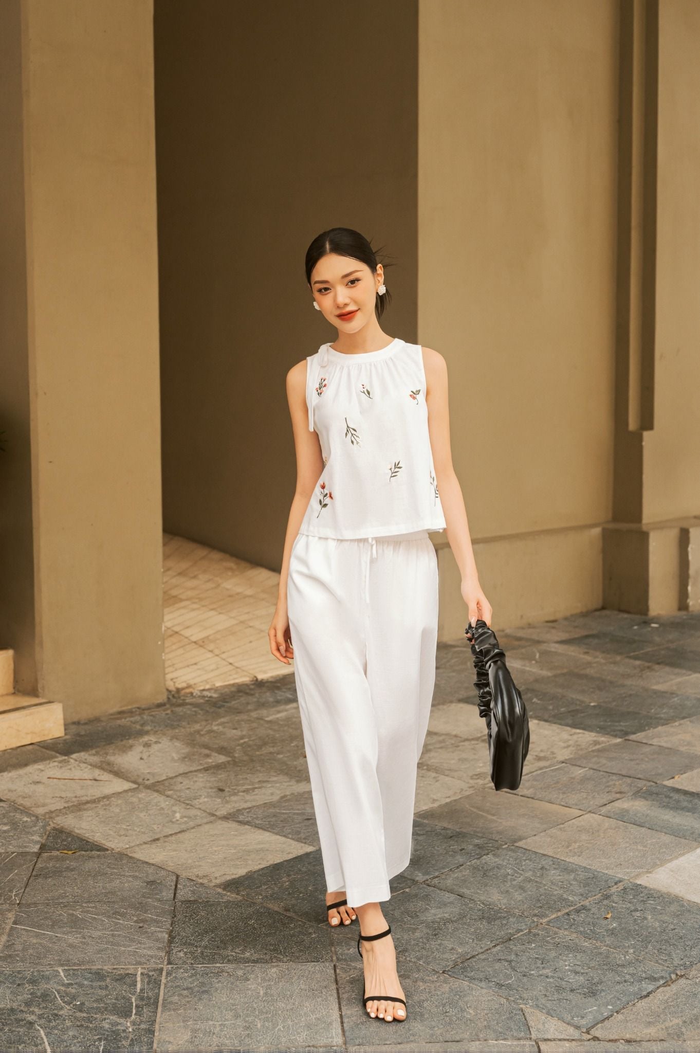 BAS32775 - Áo kiểu dạo phố vải linen dáng A cổ nhún phối nơ thân trang trí hình thêu - tỷ lệ kèo 8899