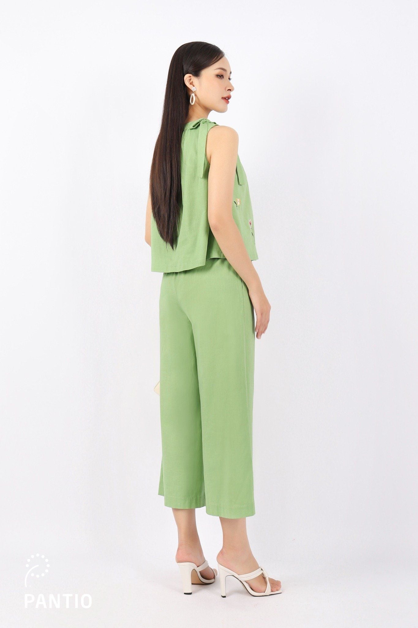 BAS32775 - Áo kiểu dạo phố vải linen dáng A cổ nhún phối nơ thân trang trí hình thêu - tỷ lệ kèo 8899