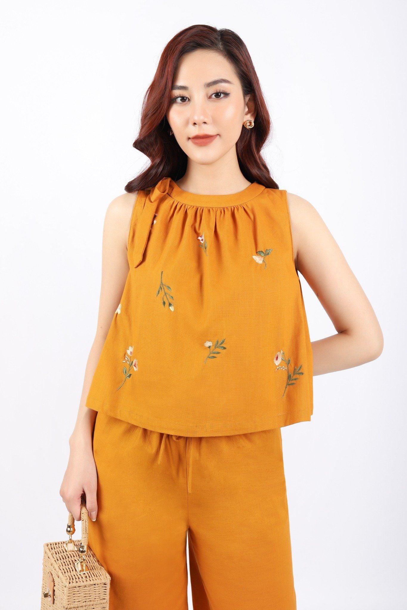 BAS32775 - Áo kiểu dạo phố vải linen dáng A cổ nhún phối nơ thân trang trí hình thêu - tỷ lệ kèo 8899