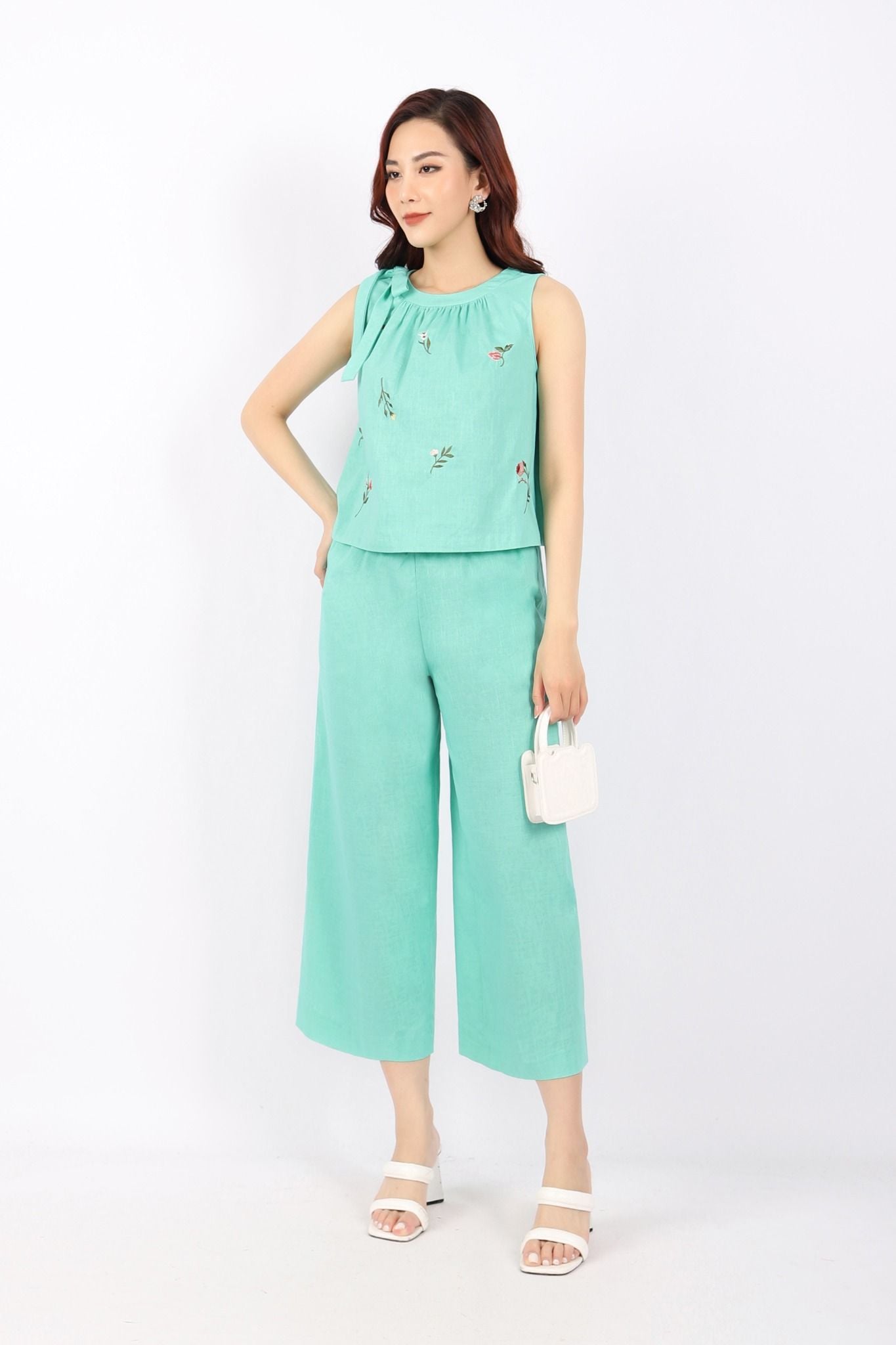 BAS32775 - Áo kiểu dạo phố vải linen dáng A cổ nhún phối nơ thân trang trí hình thêu - tỷ lệ kèo 8899