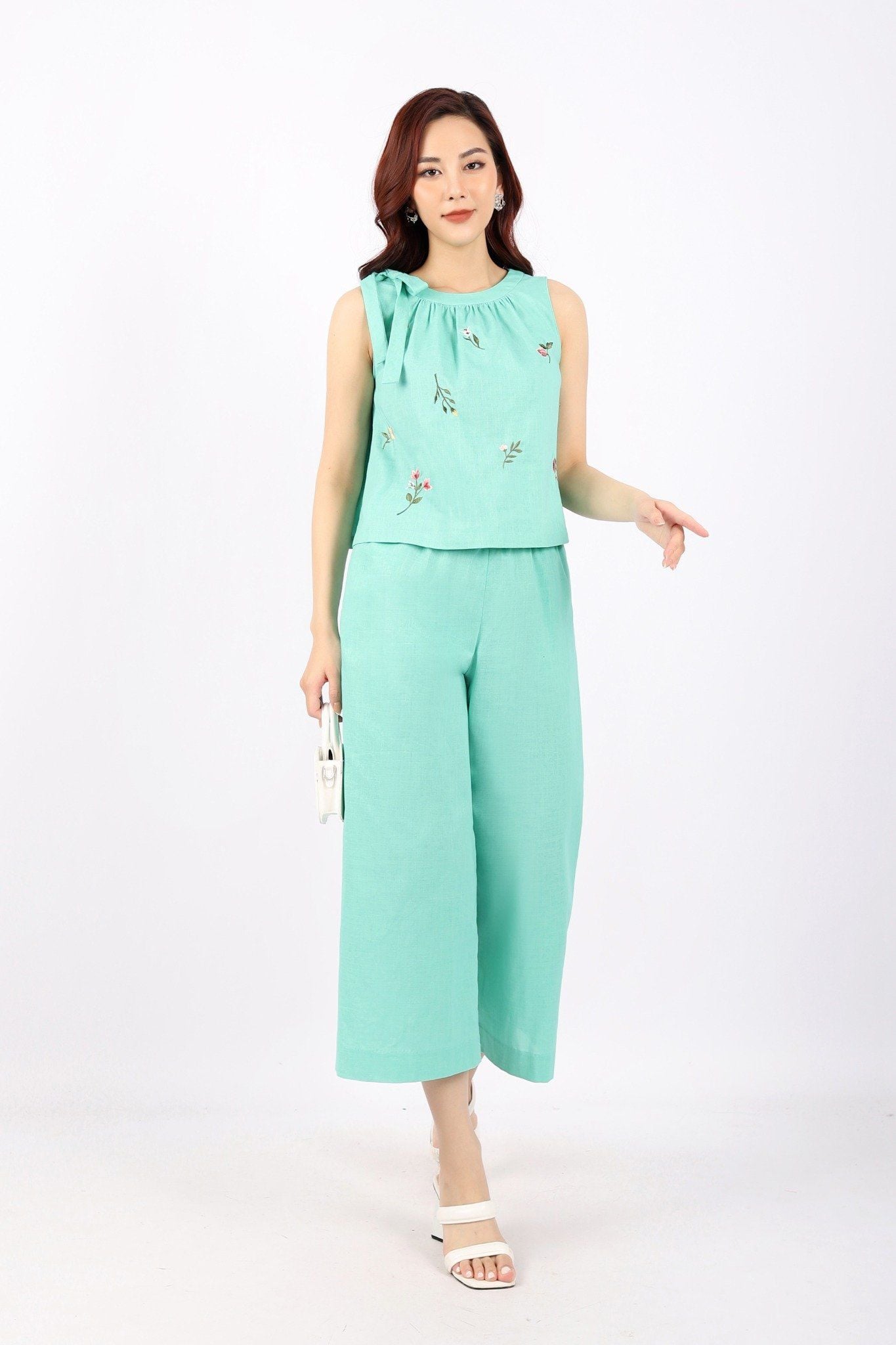 BAS32775 - Áo kiểu dạo phố vải linen dáng A cổ nhún phối nơ thân trang trí hình thêu - tỷ lệ kèo 8899