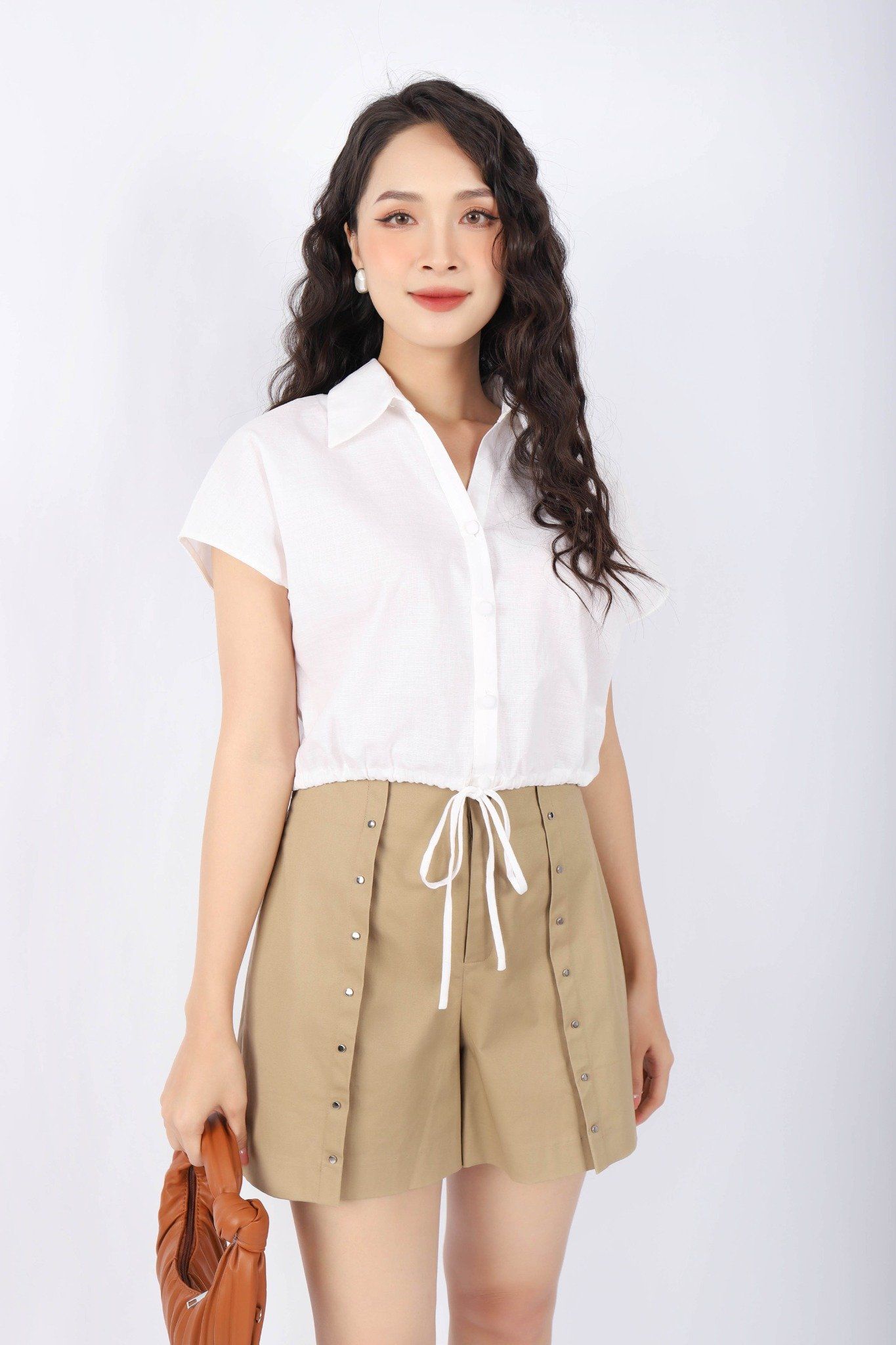 FQN3332 - Quần short dạo phố vải kaki dáng suông vạt bung phối đinh tán tạo kiểu - PANTIO