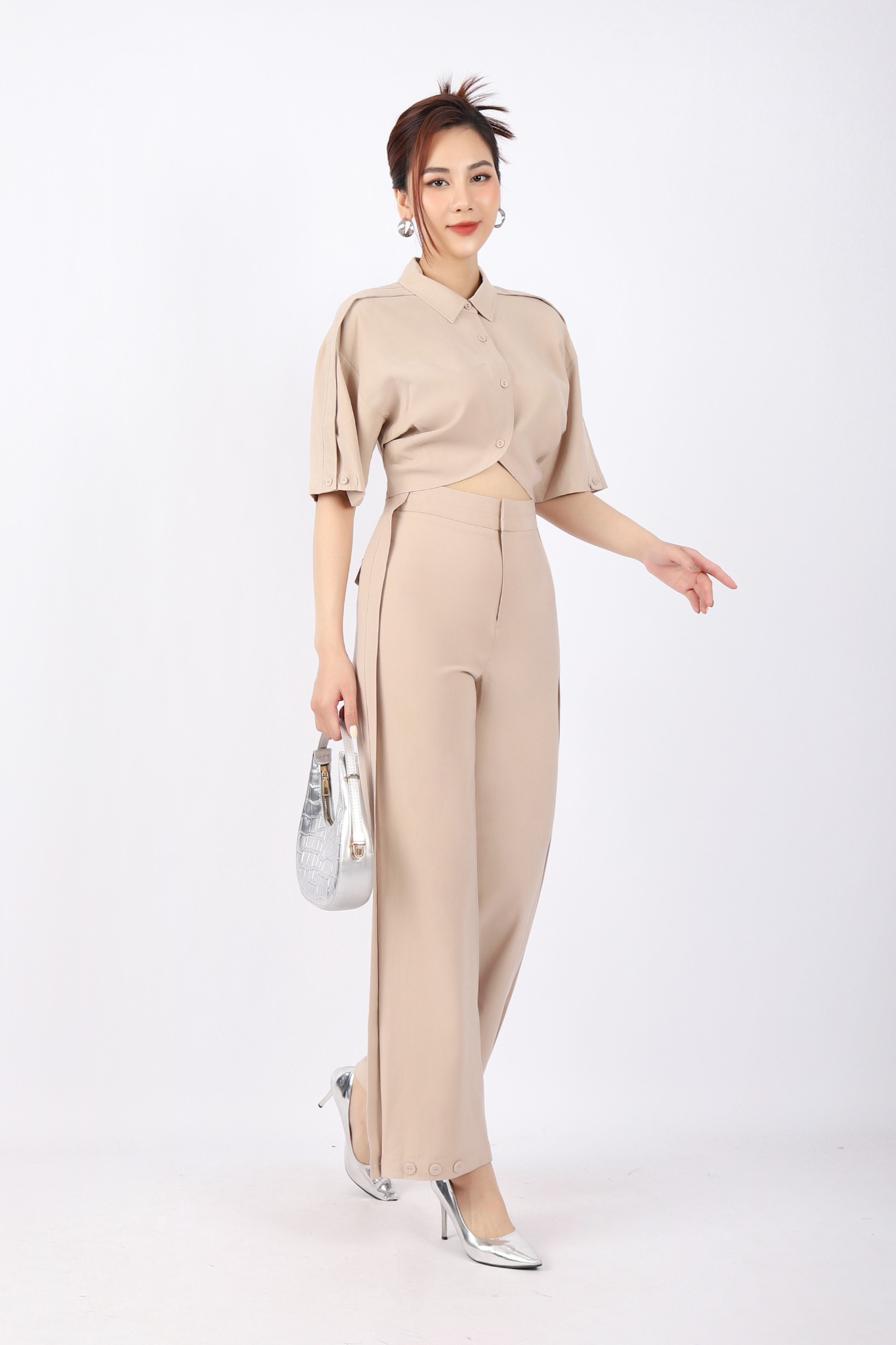 BQD32815 - Quần công sở vải thô dáng suông ống rộng gấu đính cúc trang trí - PANTIO