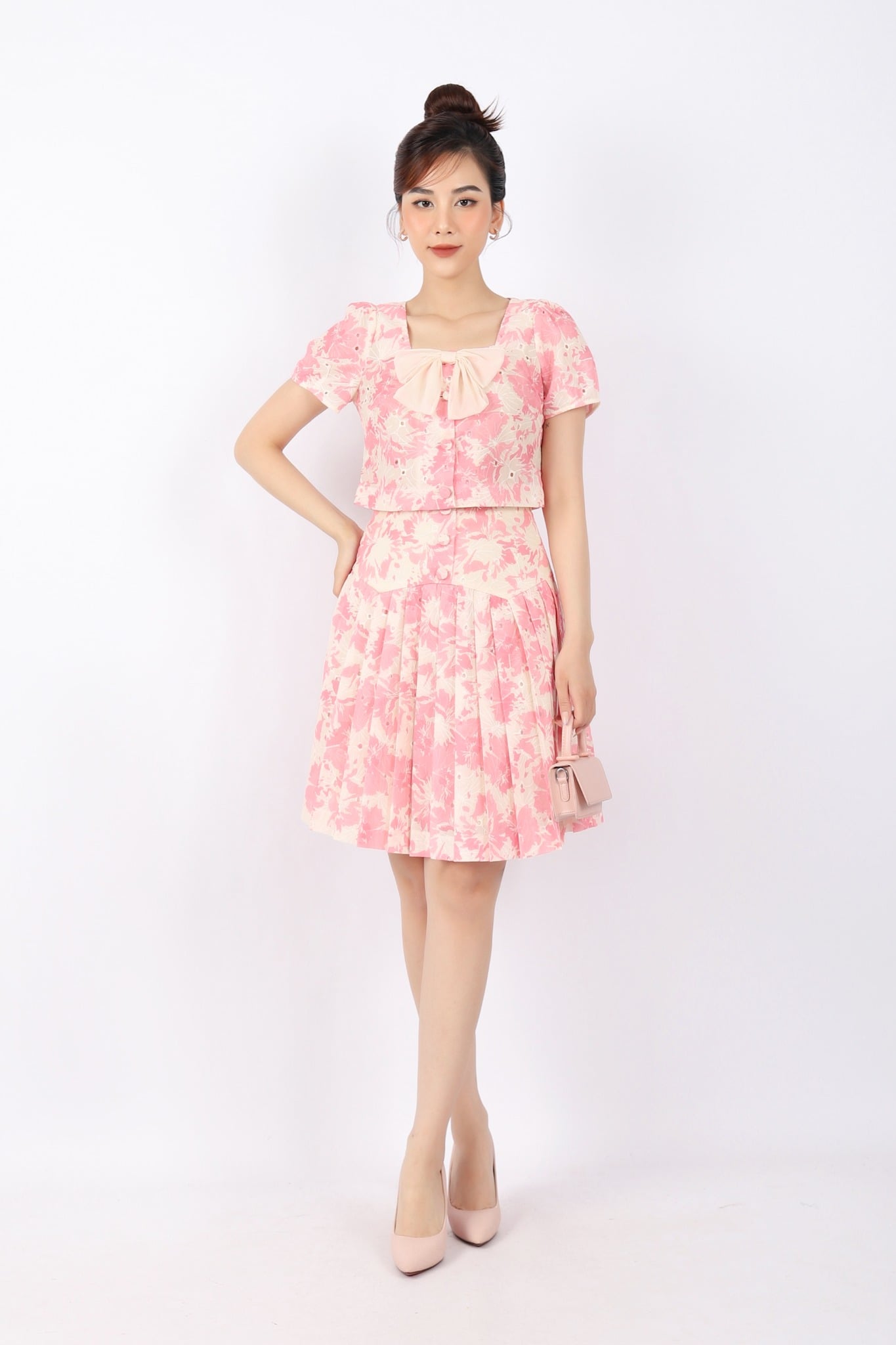 BAS32840 - Áo kiểu công sở vải thô dáng croptop cổ vuông cài cúc phối nơ cài trang trí - PANTIO