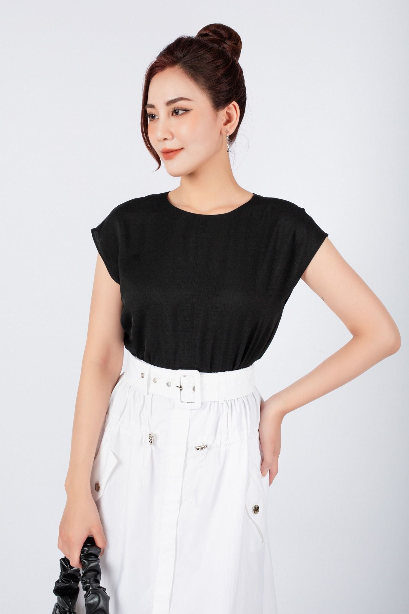 BAS33029 - Áo kiểu dạo phố vải thô đũi dáng suông cổ tròn vai chờm gấu bo chun tạo kiểu - PANTIO