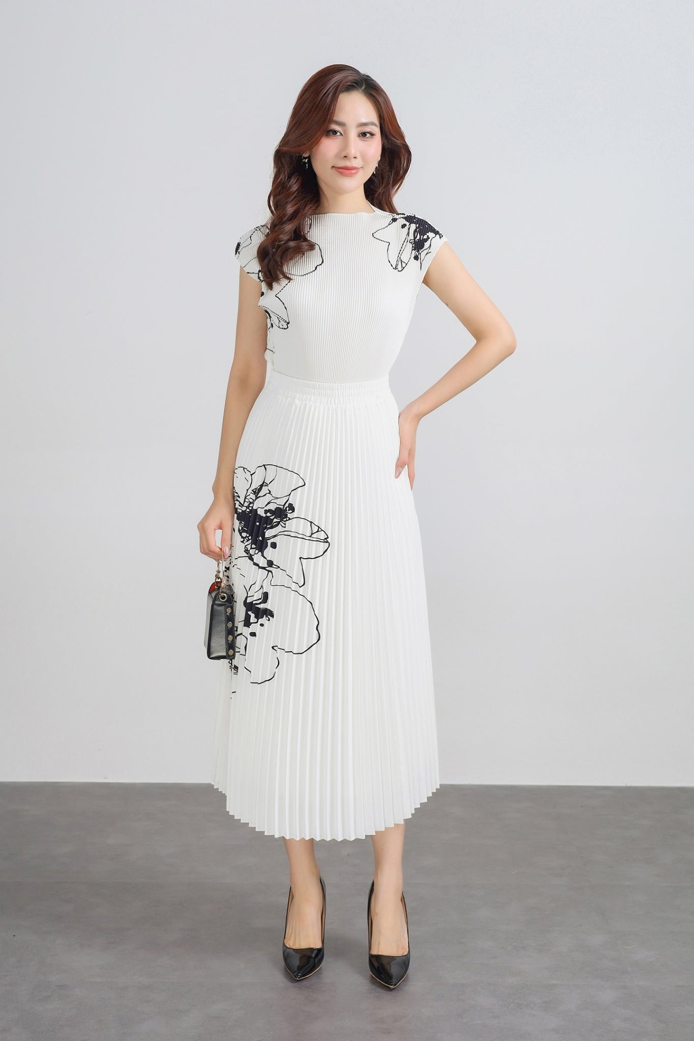 BAS33045 - Áo sơ mi kiểu vải thô lụa dập ly dáng suông cổ tròn vai chờm thân áo in hoạ tiết hoa 3D thời trang - PANTIO