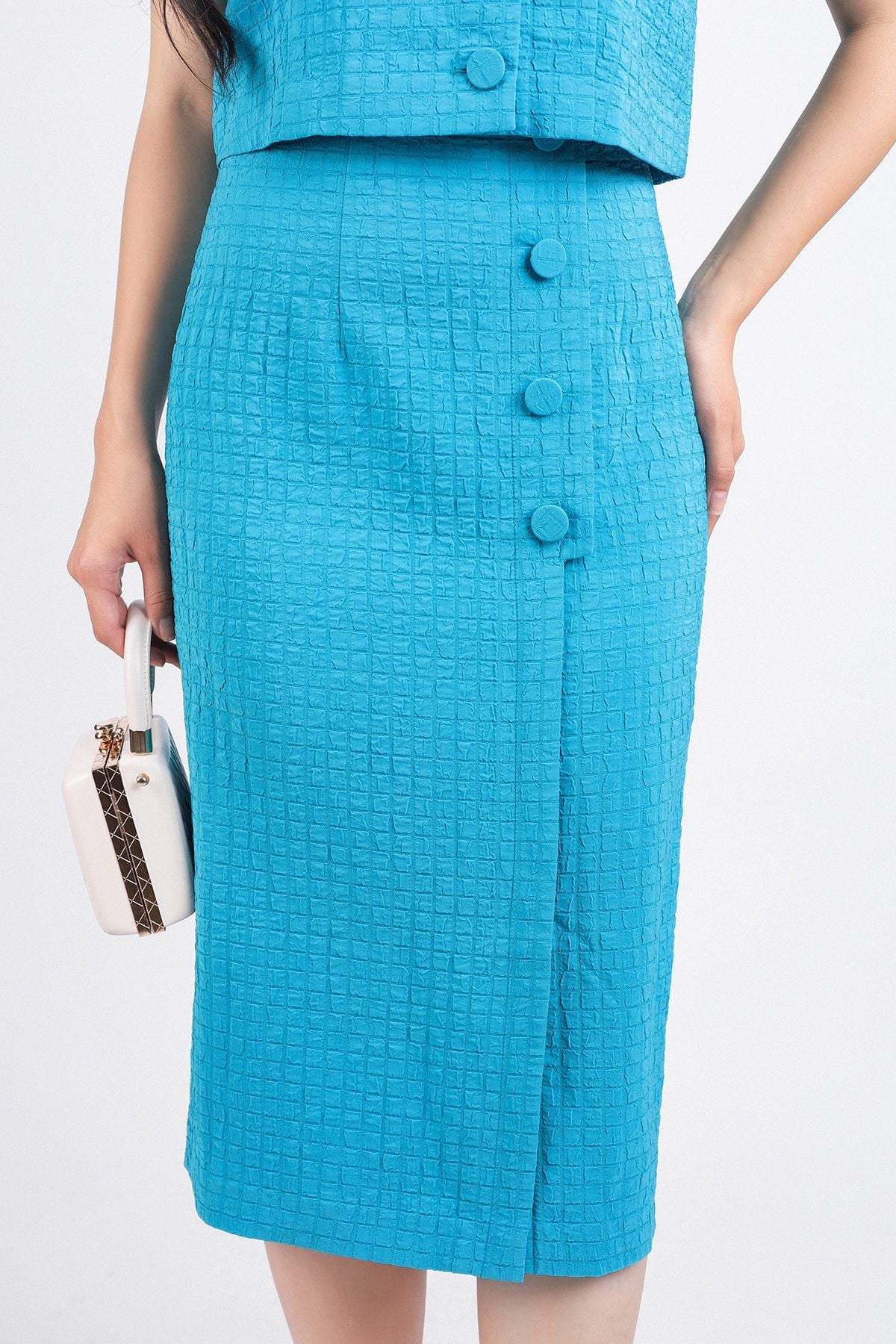 BJD33056 - Chân váy kiểu công sở vải thô dáng bút chì hai lớp lót habutai thân váy đính khuy bọc trang trí xẻ tà trước - PANTIO