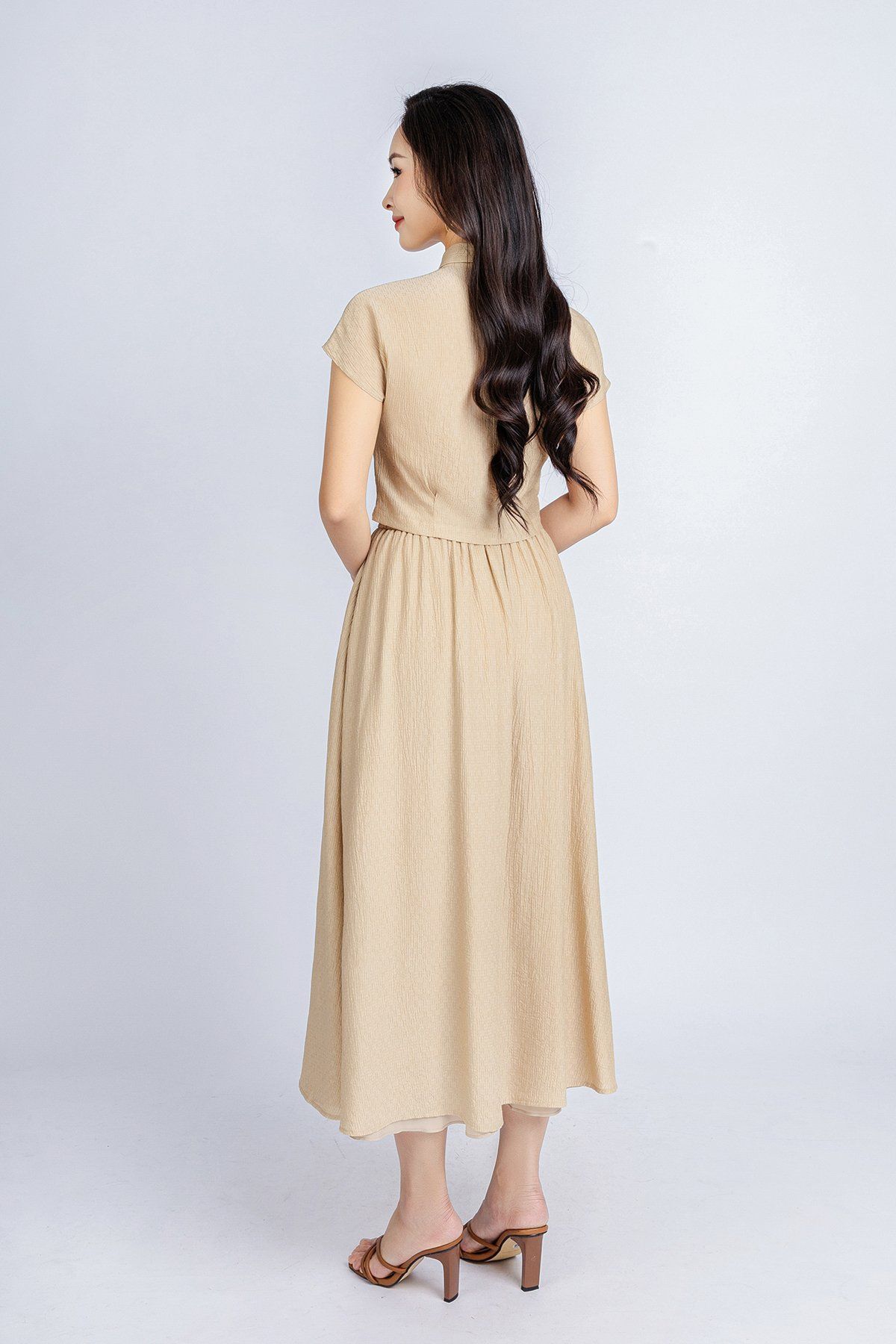 BAS33061 - Áo sơ mi công sở vải tơ nhăn dáng croptop cổ đức vai chờm tay liền - PANTIO