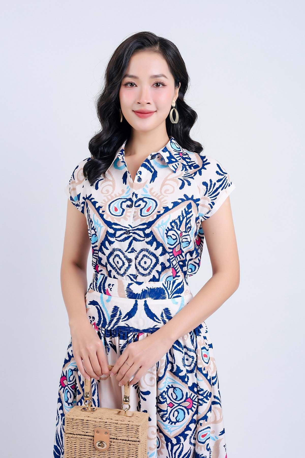 BAS33102 - Áo kiểu dạo phố vải thô lụa dáng suông cổ đức ngắn tay cài khuy thân trước - PANTIO