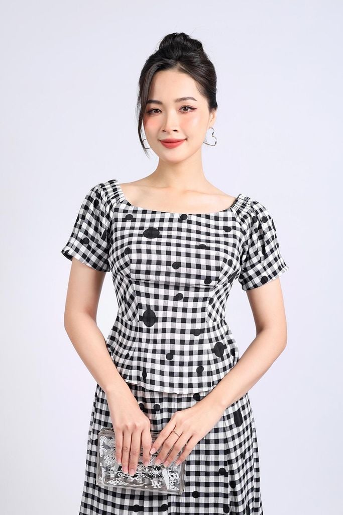 BAS33117 - Áo sơ mi kiểu vải thô mỏng kẻ ô dáng ôm cổ thuyền tay chun co giãn thân sau phối chun - PANTIO