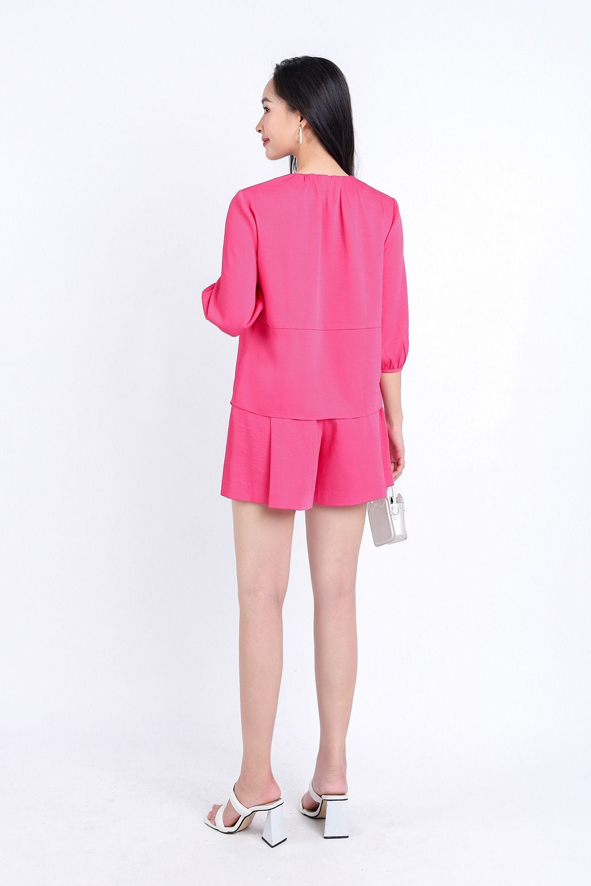 BAS33121 - Áo kiểu dạo phố vải lụa dày dáng suông cổ chữ V nhún tạo kiểu tay lửng thân áo xẻ tà - PANTIO