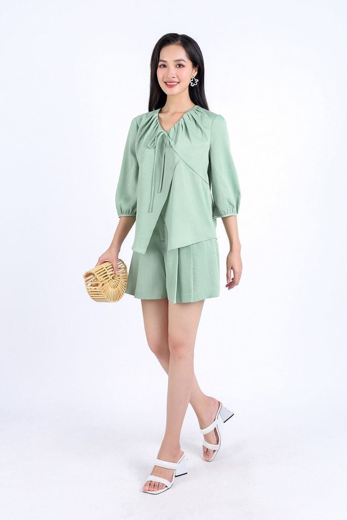 BQN33121 - Quần short dạo phố vải lụa dày thân xếp ly xoè nhẹ khoá thân trước - PANTIO