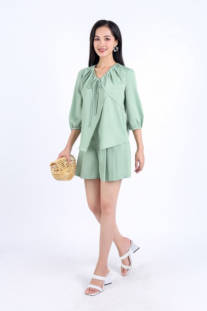 BAS33121 - Áo kiểu dạo phố vải lụa dày dáng suông cổ chữ V nhún tạo kiểu tay lửng thân áo xẻ tà - PANTIO