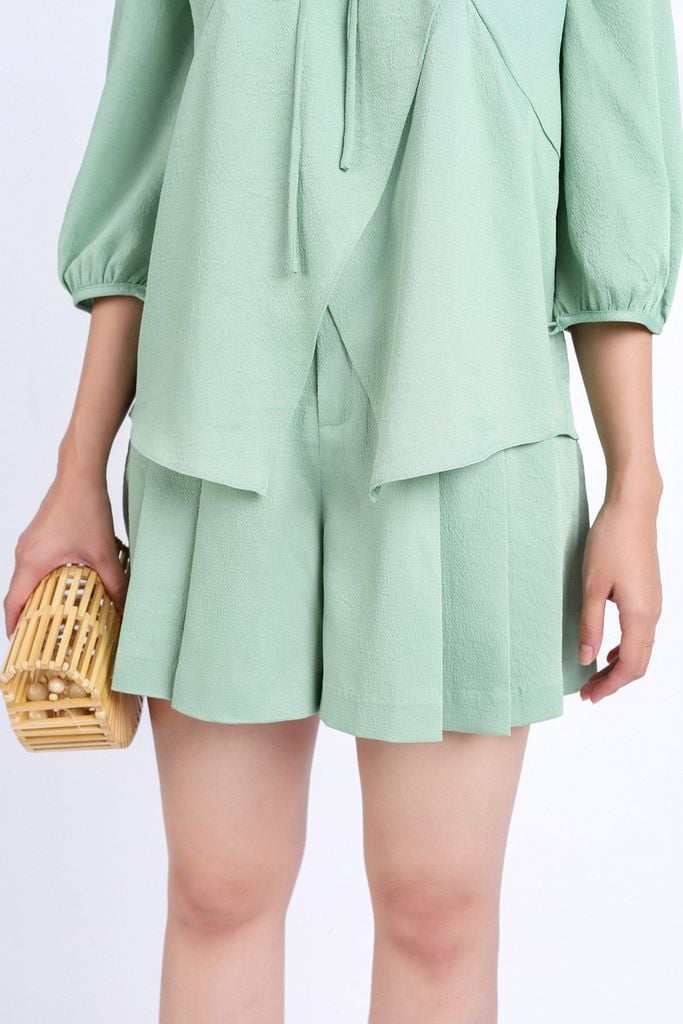 BQN33121 - Quần short dạo phố vải lụa dày thân xếp ly xoè nhẹ khoá thân trước - PANTIO