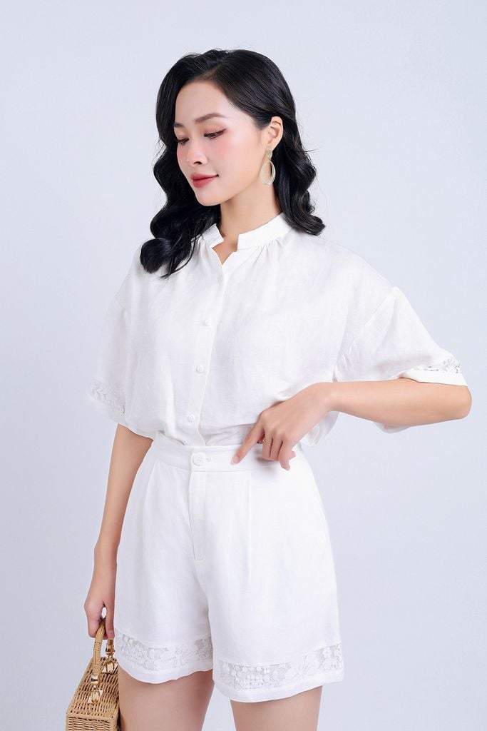 BQN33134 - Quần short dạo phố vải Linen hai lớp lót habutai gấu quần phối ren hoa trang trí cạp sau bo chun khoá thân trước - PANTIO