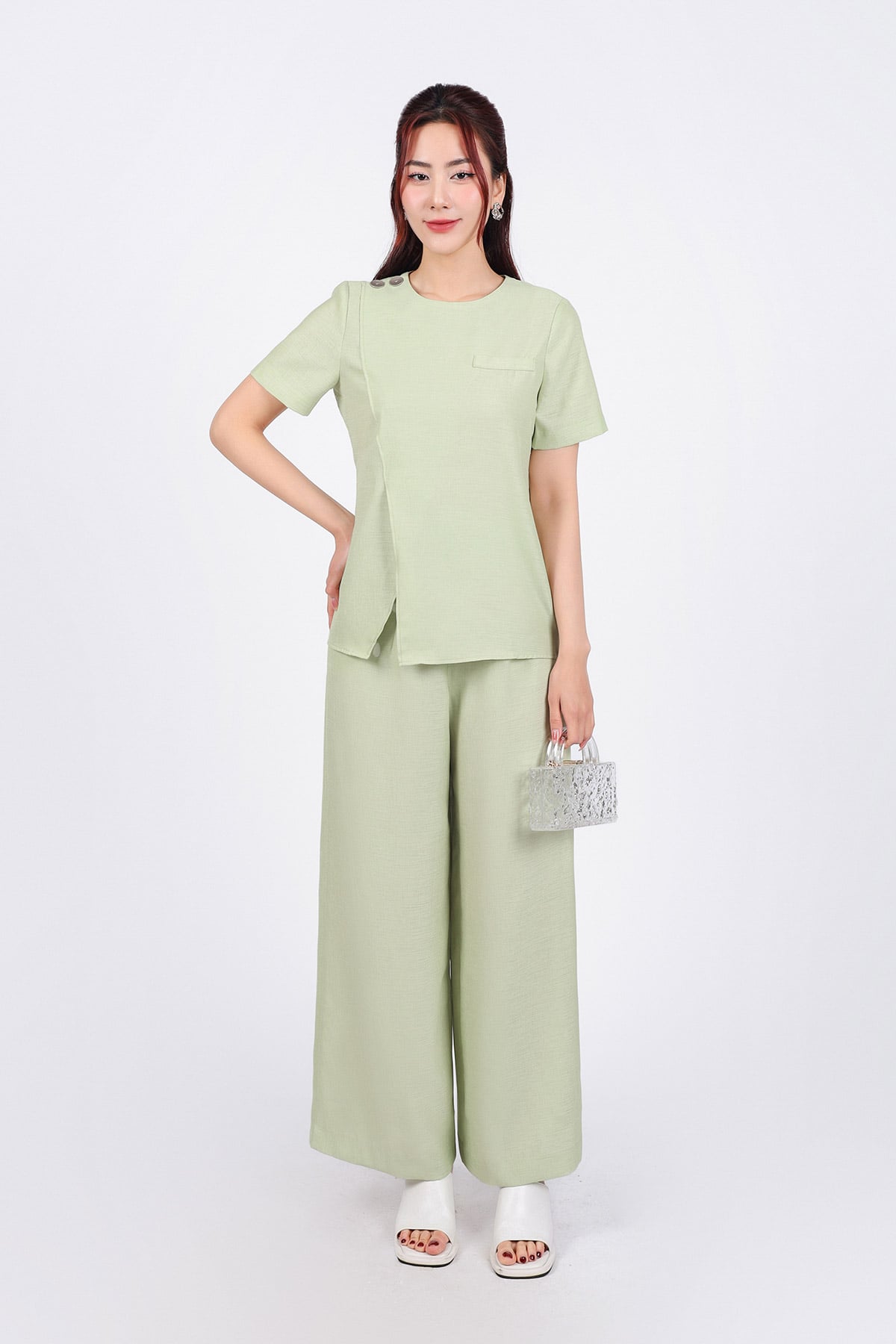 BAS33142 - Áo kiểu dạo phố vải thô đũi dáng suông cổ tròn vai đính khuy kim loại trang trí tay cộc thân áo xẻ tà lệch - tỷ lệ kèo 8899