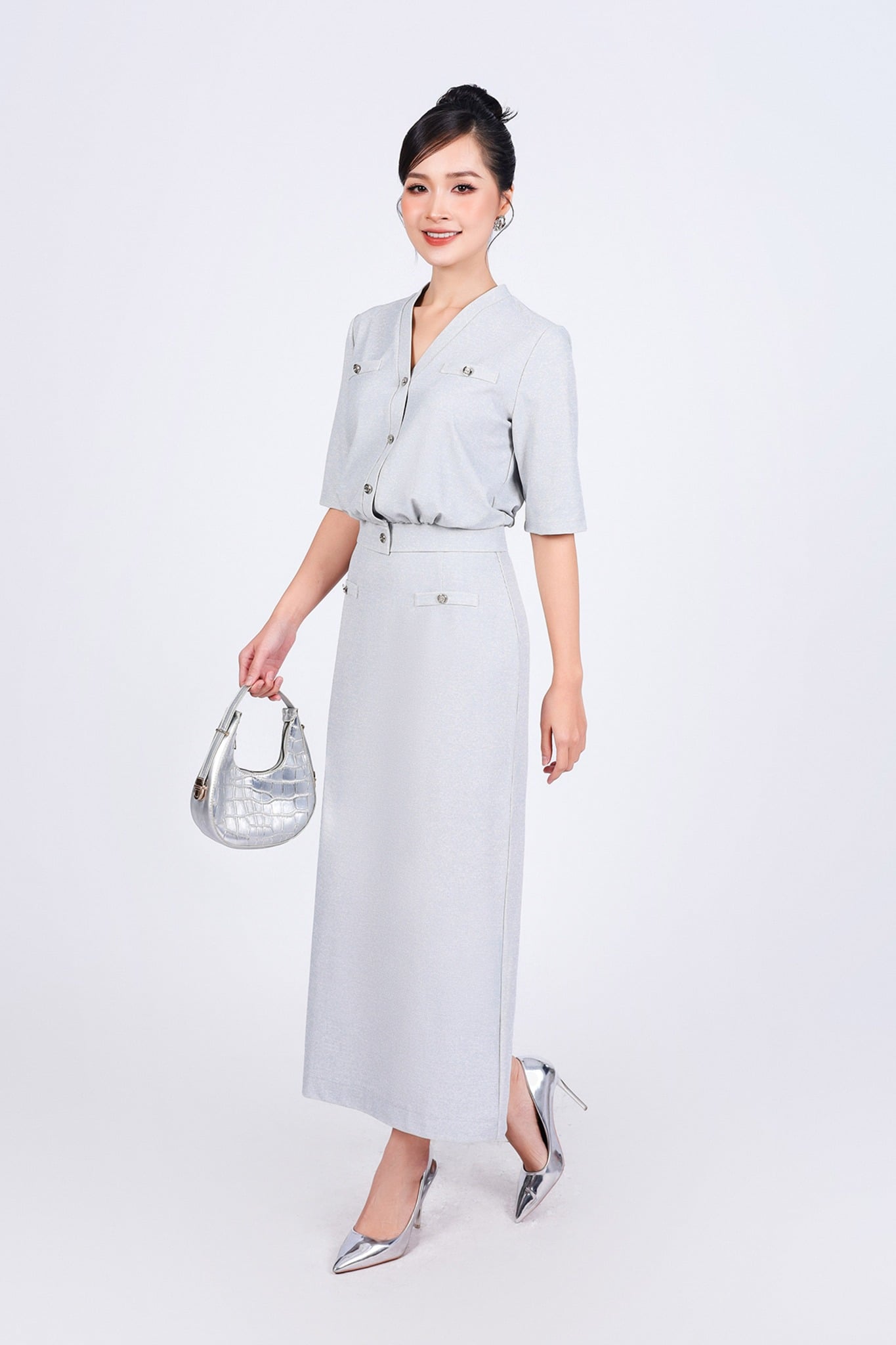 BAS33151 - Áo kiểu công sở vải len dáng suông cổ xẻ V tay lửng thân áo đính khuy thời trang có nắp túi ốp tạo kiểu - PANTIO