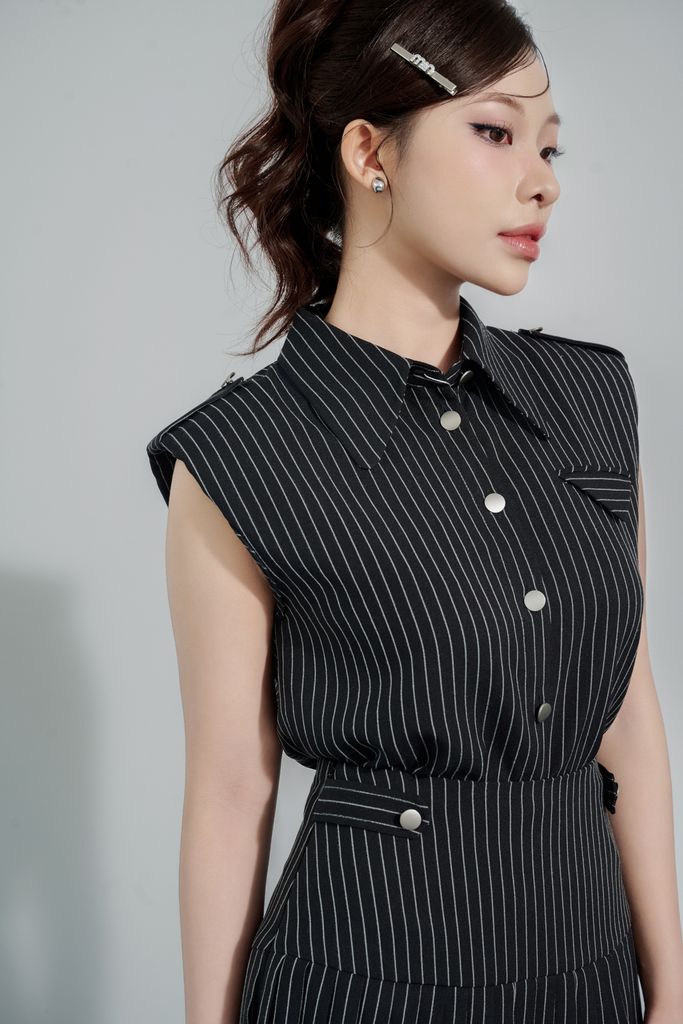 BAS33278 - Áo sơ mi vải thô kẻ dáng suông cổ đức, vai chờm có độn vai mỏng, nẹp cài khuy, cá vai - JAN.