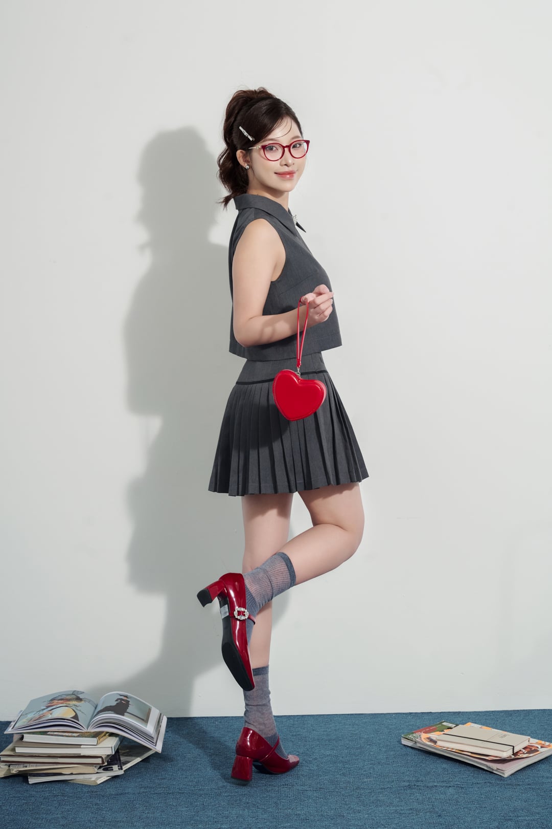 BJN33279 - Chân váy vải thô dáng xòe ngắn cạp liền, cắt ngang hông đính dây nơ, khóa giọt lệ thân sau, túi cơi giả - JAN.