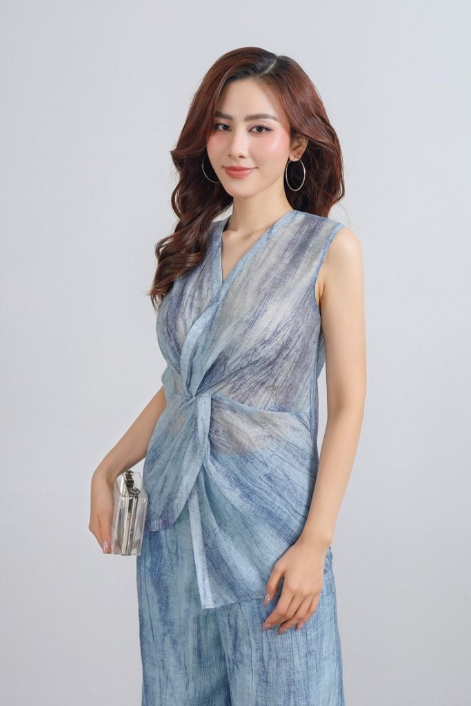 BAS33460 - Áo sơ mi kiểu công sở vải tơ dáng suông cổ V eo xoắn xẻ tà tạo kiểu - PANTIO