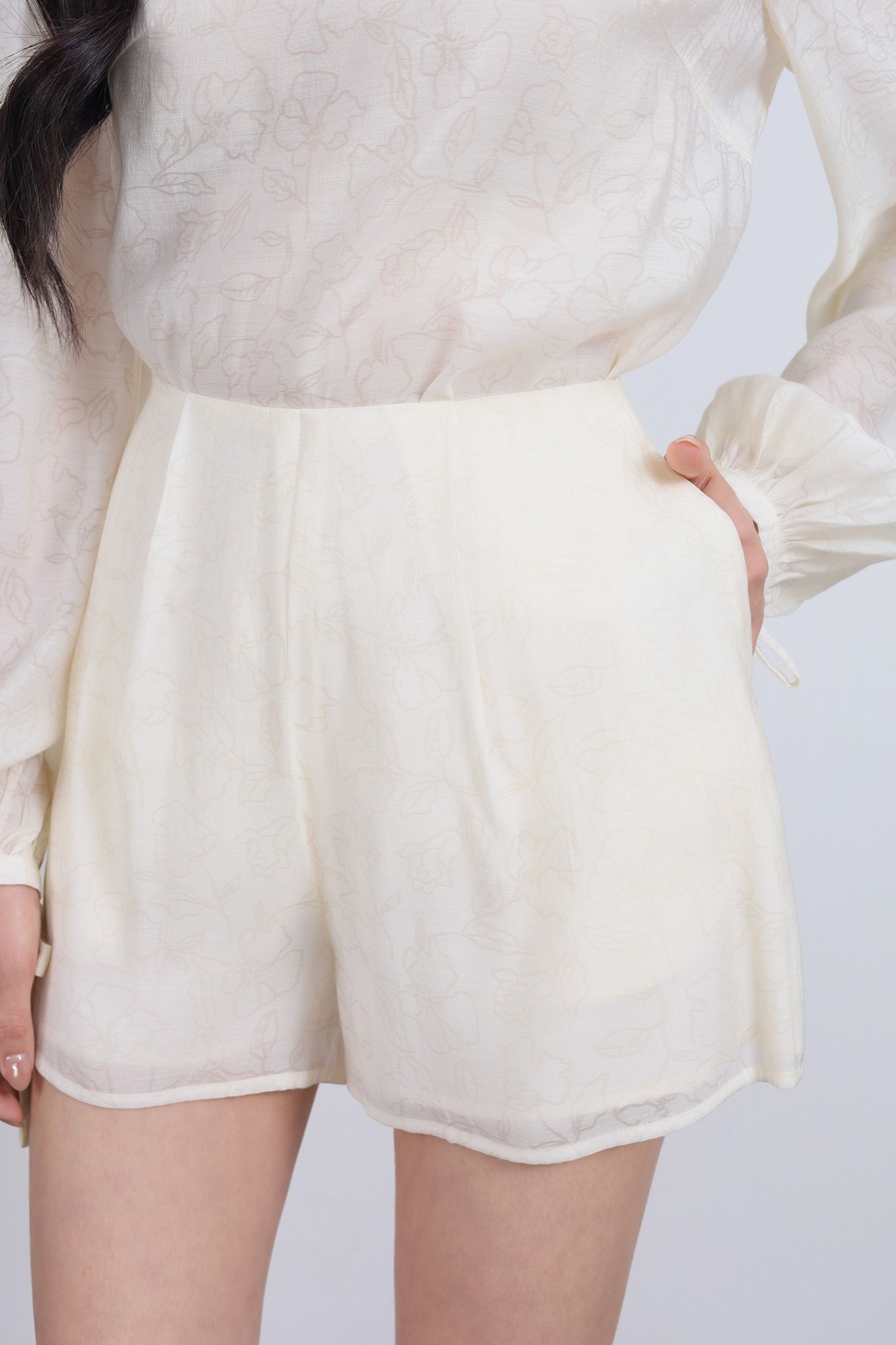 BQN33523 - Quần short vải tơ hoa dáng suông cạp liền khoá thân sau - JAN.