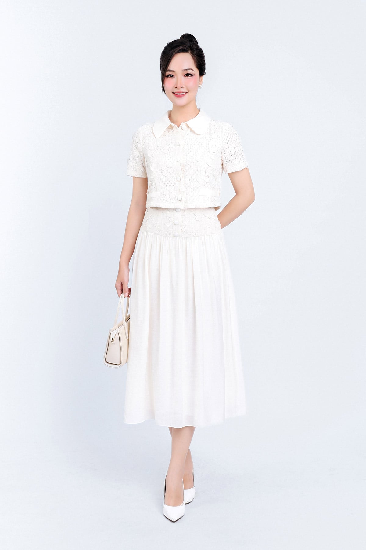 BAS34160 - Áo sơ mi công sở vải tơ phối ren hoa cổ đức dáng croptop thân phối khuy bọc trang trí - PANTIO