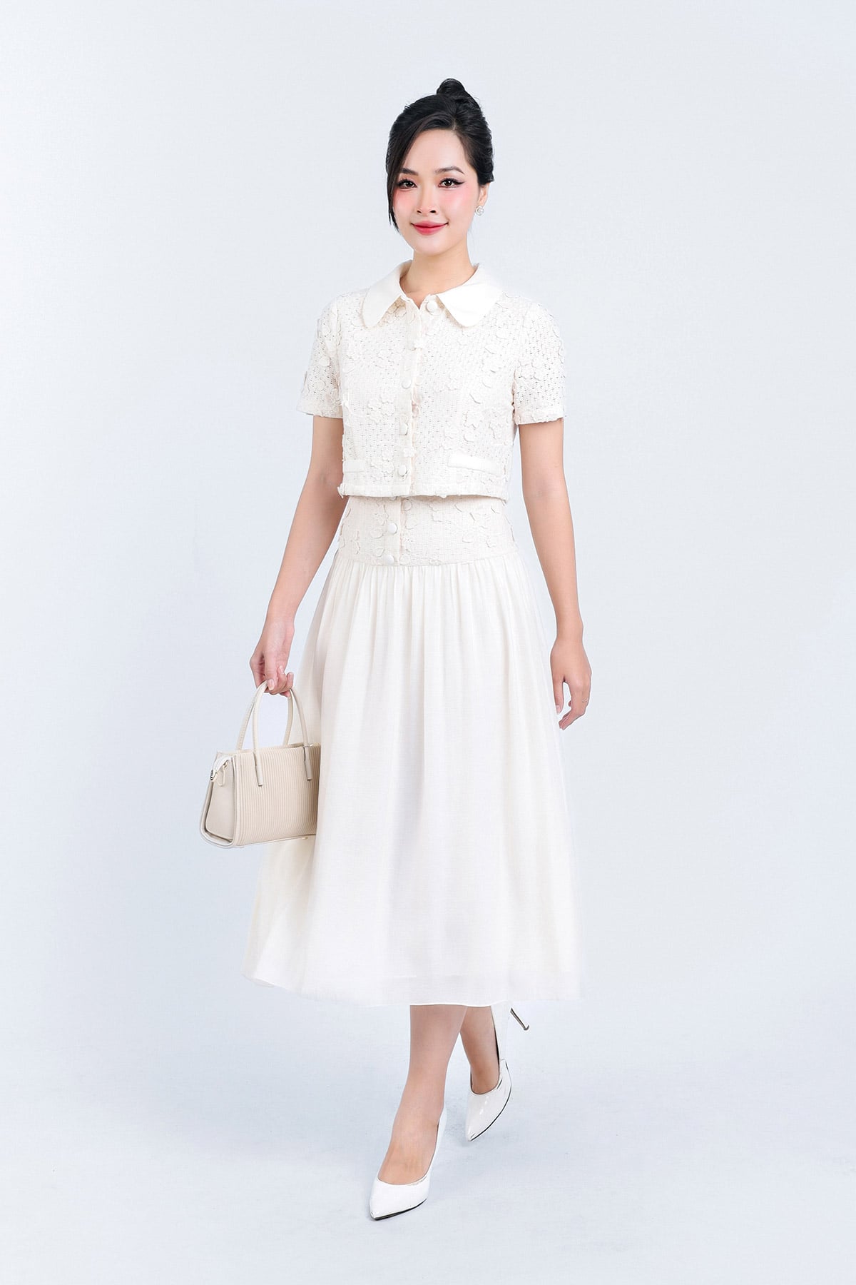 BAS34160 - Áo sơ mi công sở vải tơ phối ren hoa cổ đức dáng croptop thân phối khuy bọc trang trí - PANTIO