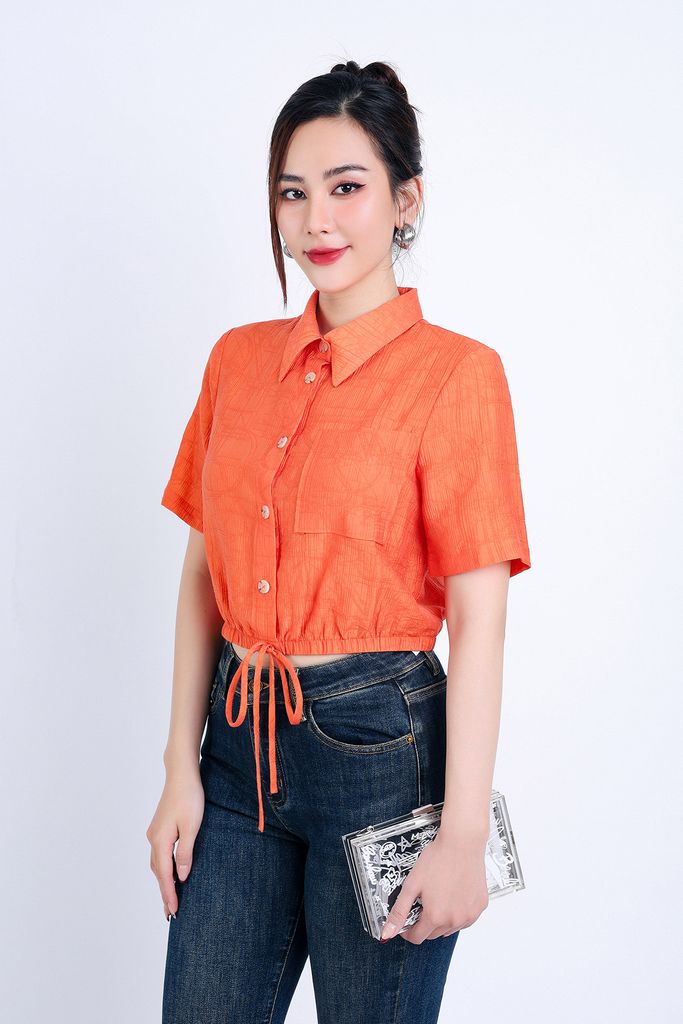 BAS53189 - Áo sơ mi công sở vải thô mỏng dáng lửng cổ đức có túi ngực áo cài khuy thân trước gấu áo bo chun - PANTIO