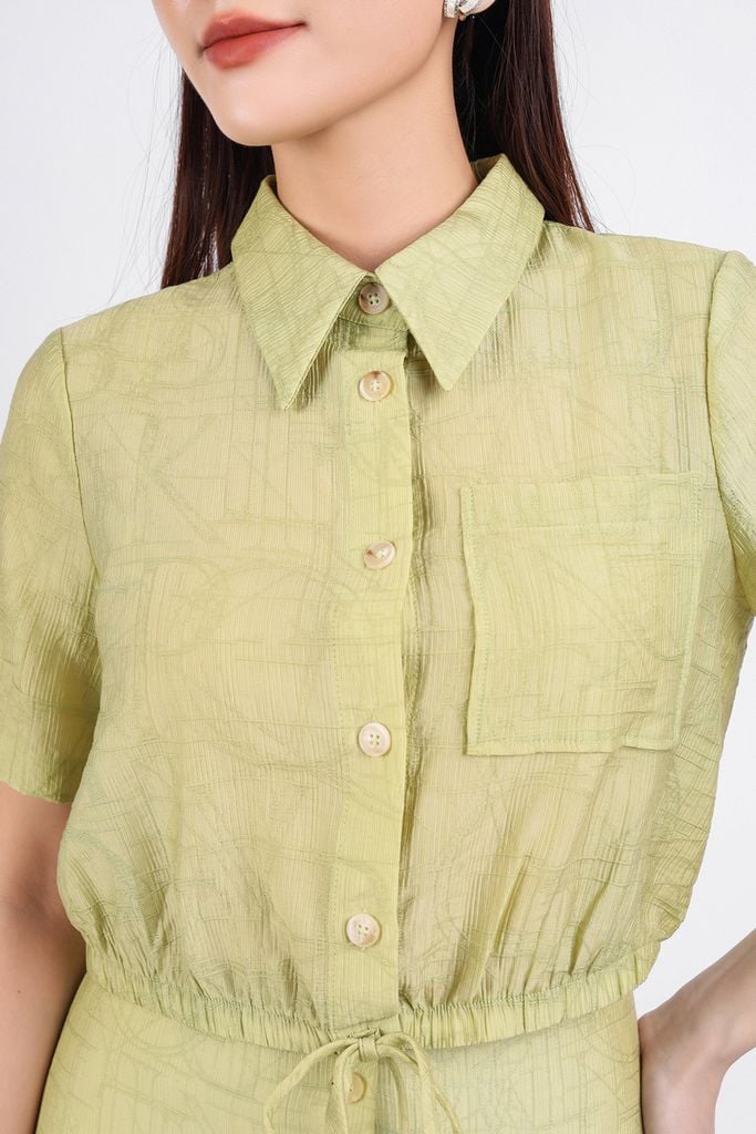 BAS53189 - Áo sơ mi công sở vải thô mỏng dáng lửng cổ đức có túi ngực áo cài khuy thân trước gấu áo bo chun - PANTIO