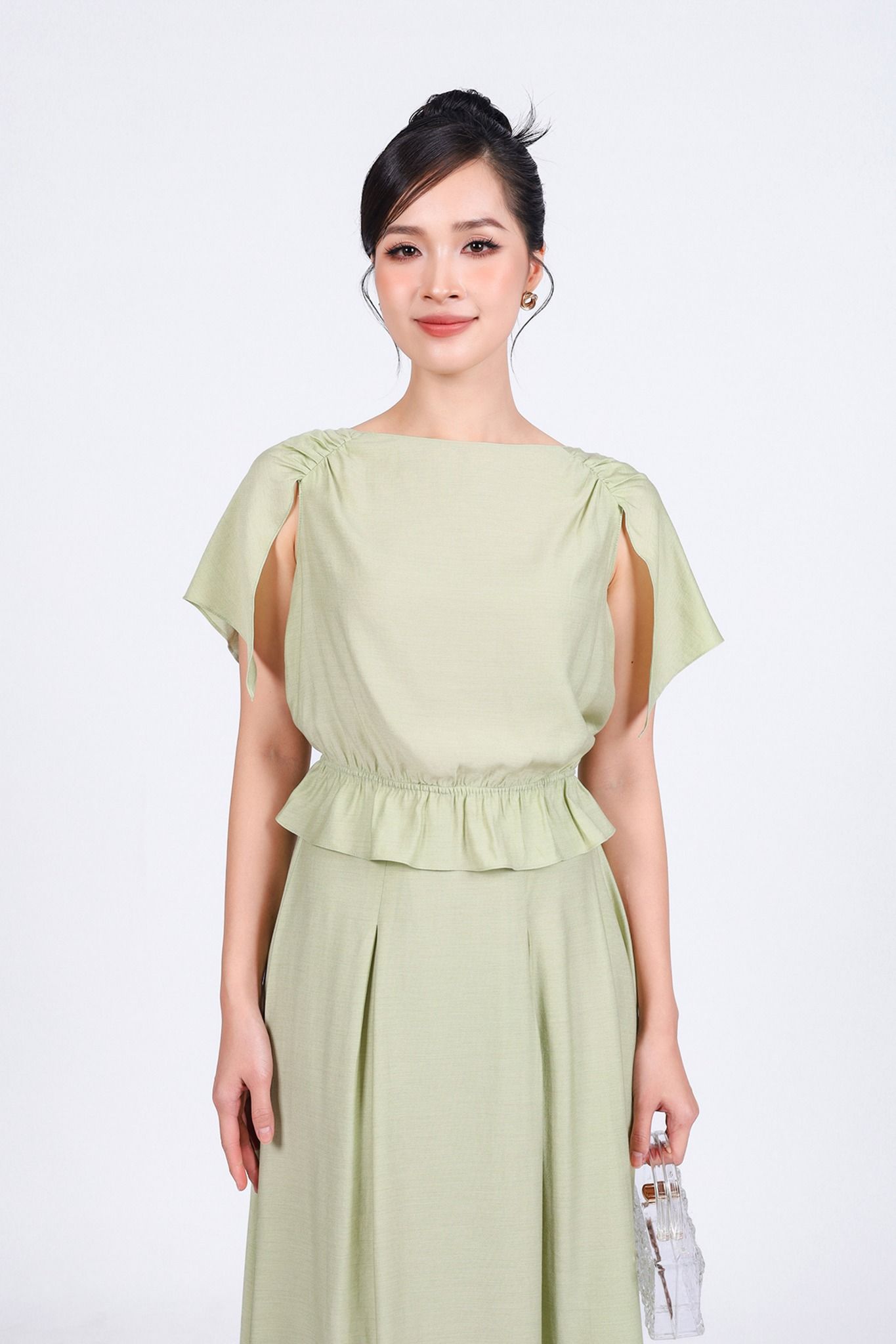 BAS53205 - Áo kiểu dạo phố vải tơ dáng suông cổ thuyền tay cánh tiên xẻ tà thân áo bo chun eo tạo kiểu - PANTIO