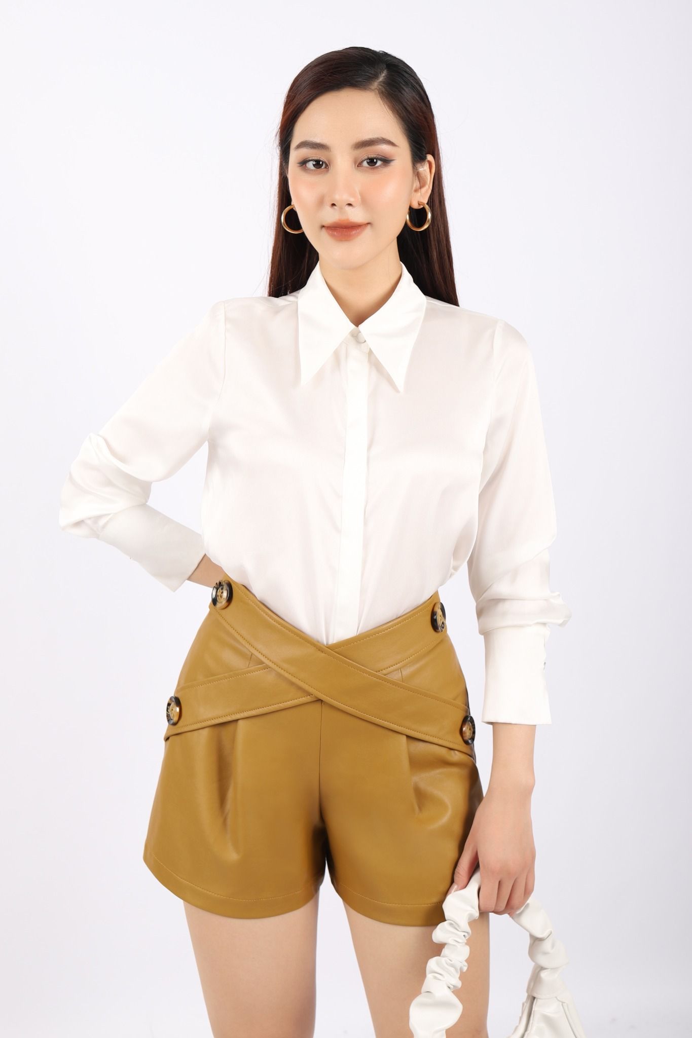 FQN5348 - Quần short dạo phố vải da dáng suông cạp kiểu phối khuy trang trí khóa thân sau - PANTIO