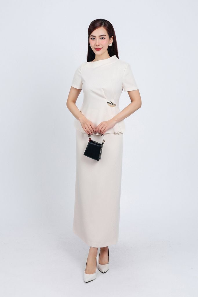 BAS73172 - Áo kiểu công sở vải thô dày dáng peplum cổ lệch eo đính khuy đá kim loại khoá thân sau - PANTIO