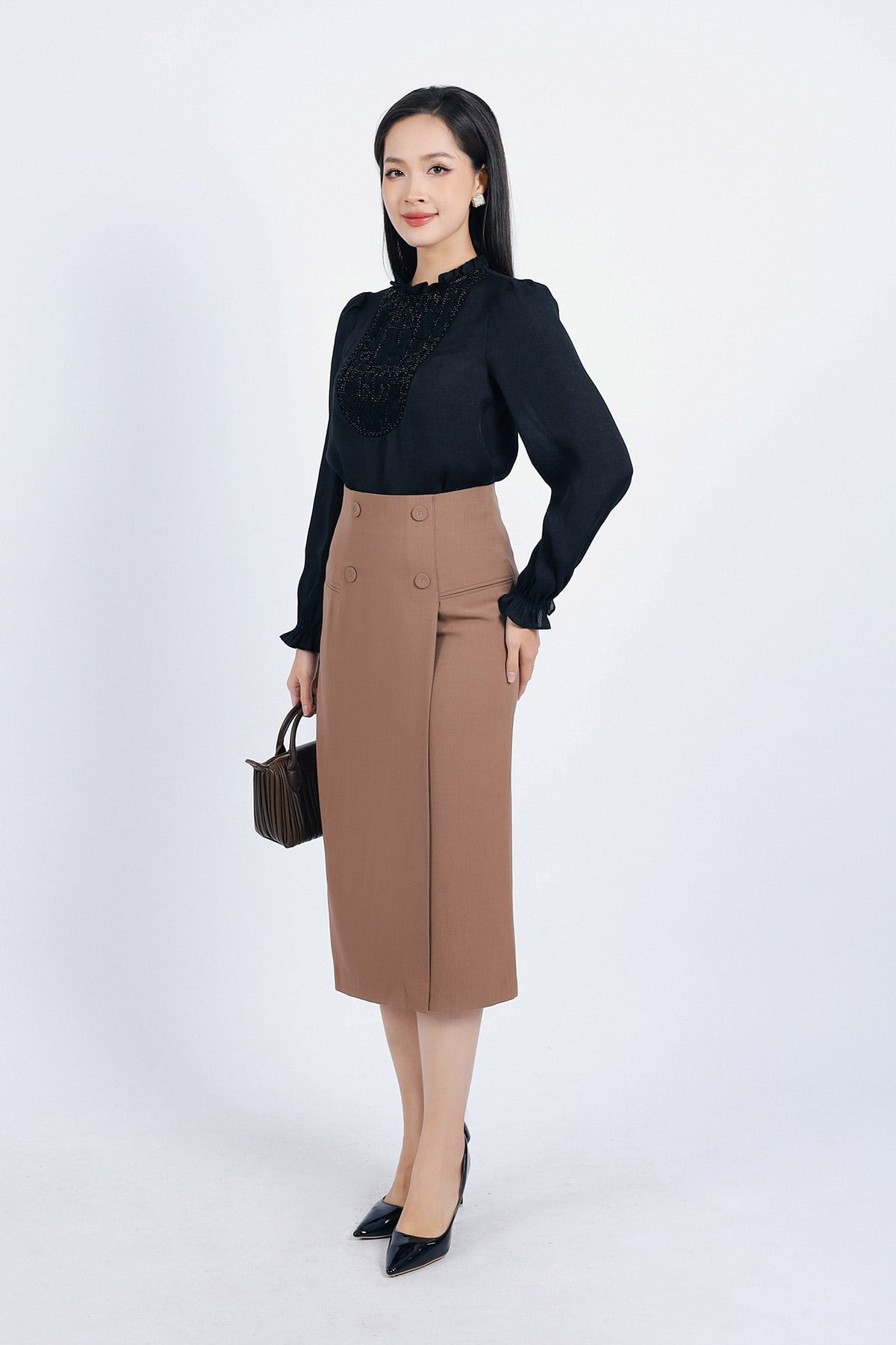 BAS73176 - Áo sơ mi công sở vải tơ dáng suông cổ xếp ly tay bồng nhẹ thân áo phối ren hoa đính đá trang trí - PANTIO