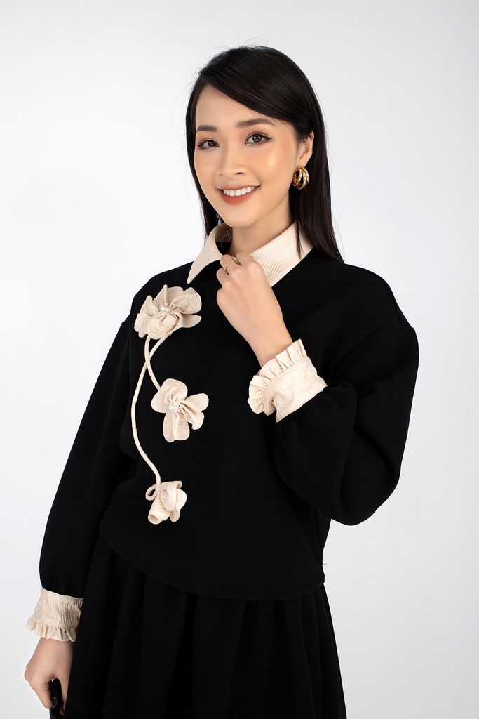 BAS92557 - Áo sơ mi chất liệu vải thô dáng suông, gắn hoa nổi dài tay - PANTIO