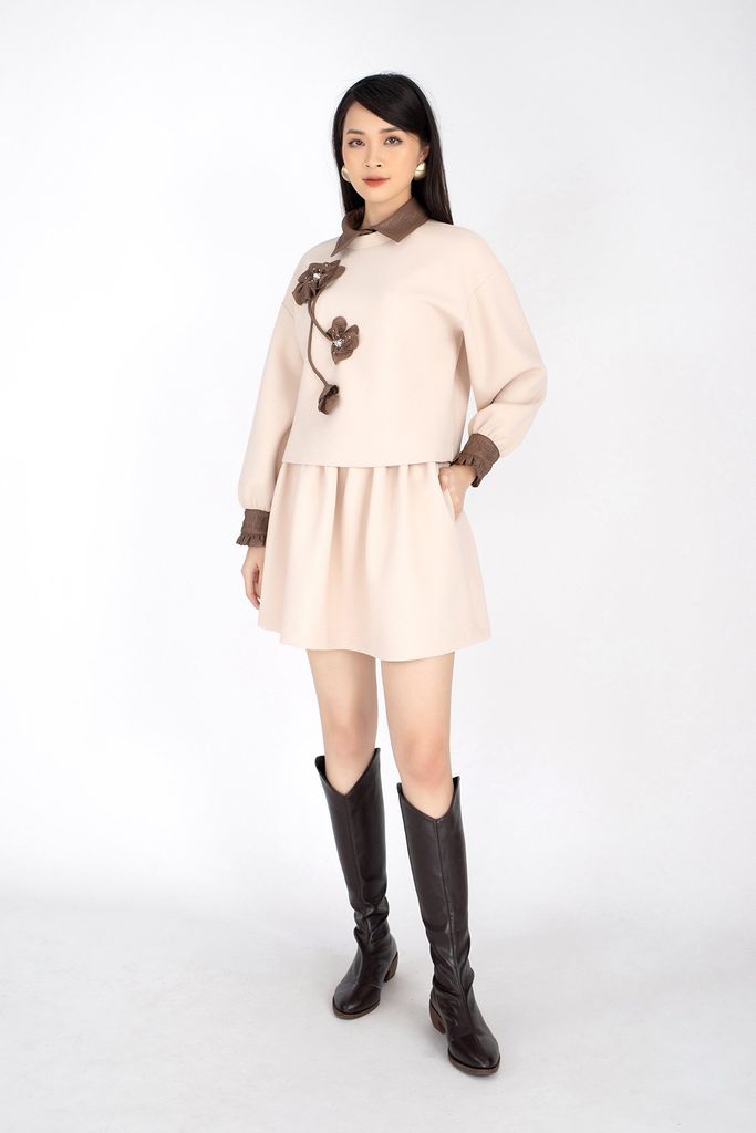 BAS92557 - Áo sơ mi chất liệu vải thô dáng suông, gắn hoa nổi dài tay - PANTIO