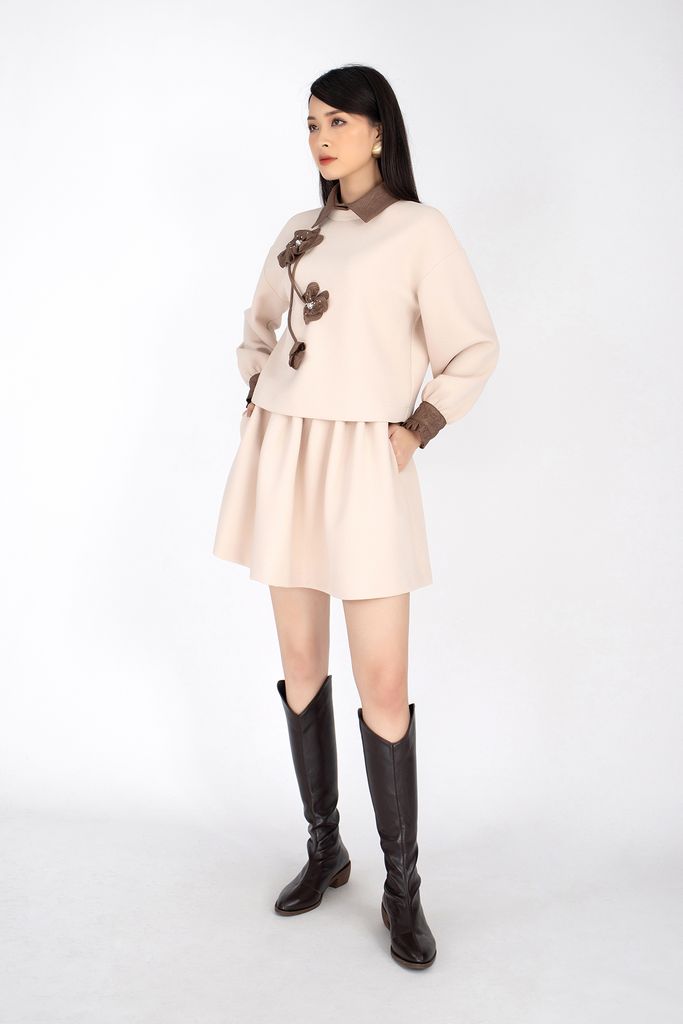 BAS92557 - Áo sơ mi chất liệu vải thô dáng suông, gắn hoa nổi dài tay - PANTIO