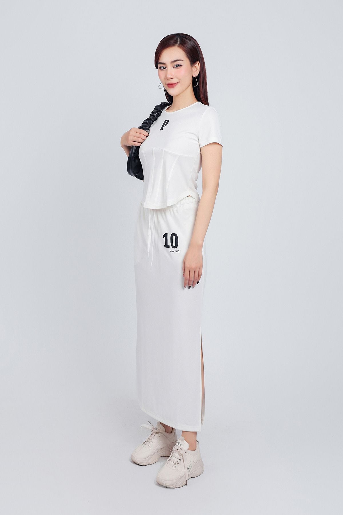 BAT33051 - Áo thun vải cotton dáng ôm cổ tròn tay ngắn thân áo trang trí hoạ tiết in cao cấp - PANTIO