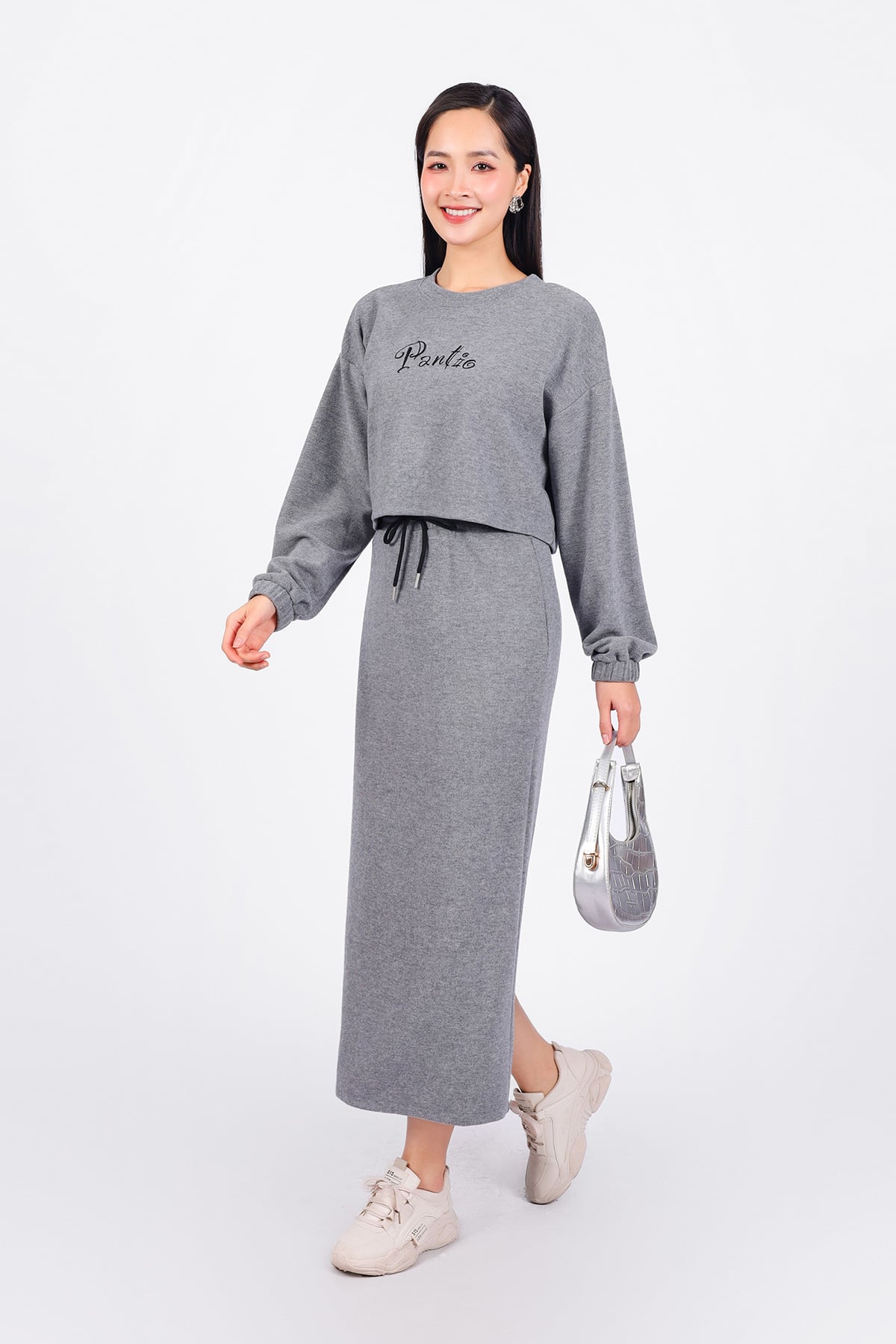 BAT93295 - Áo bộ thể thao vải len dáng croptop cổ trong ngực áo thêu hoạ tiết cao cấp kèm áo dây đen cotton - PANTIO