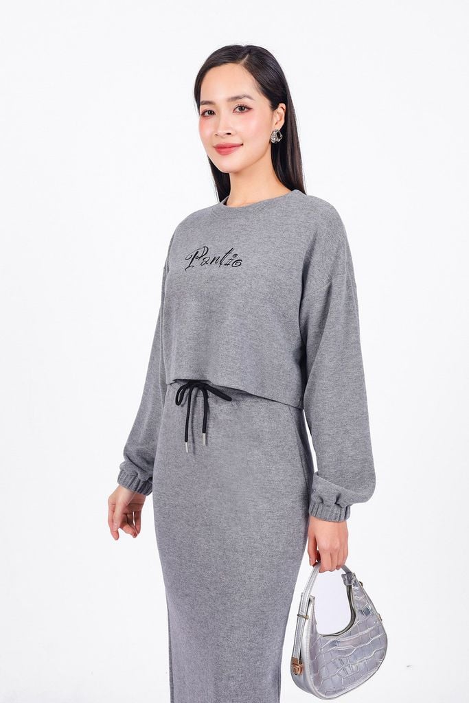BAT93295 - Áo bộ thể thao vải len dáng croptop cổ trong ngực áo thêu hoạ tiết cao cấp kèm áo dây đen cotton - PANTIO