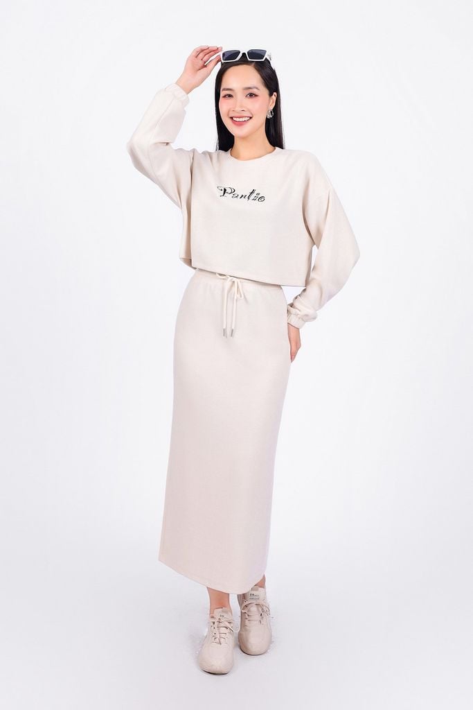 BAT93295 - Áo bộ thể thao vải len dáng croptop cổ trong ngực áo thêu hoạ tiết cao cấp kèm áo dây đen cotton - PANTIO