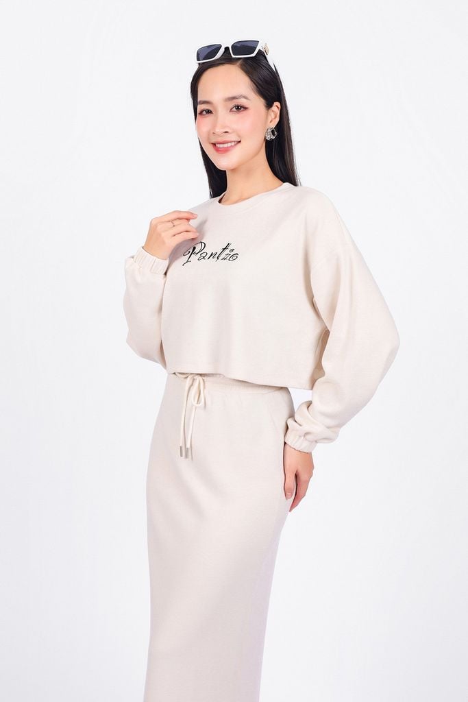 BAT93295 - Áo bộ thể thao vải len dáng croptop cổ trong ngực áo thêu hoạ tiết cao cấp kèm áo dây đen cotton - PANTIO