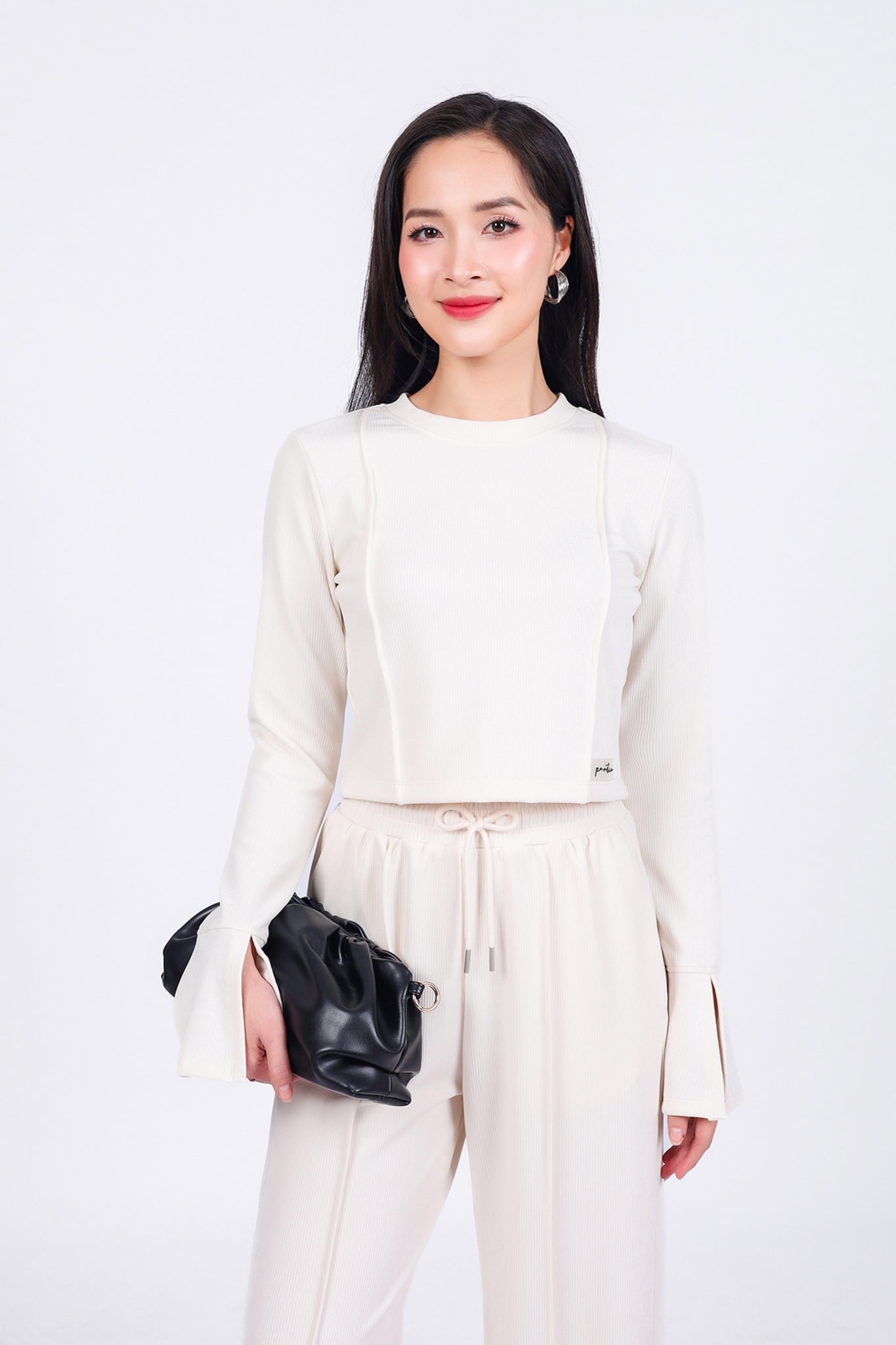 BAT93296 - Áo bộ thể thao vải len cao cấp dáng ôm cổ tròn tay loe xẻ tạo kiểu - PANTIO